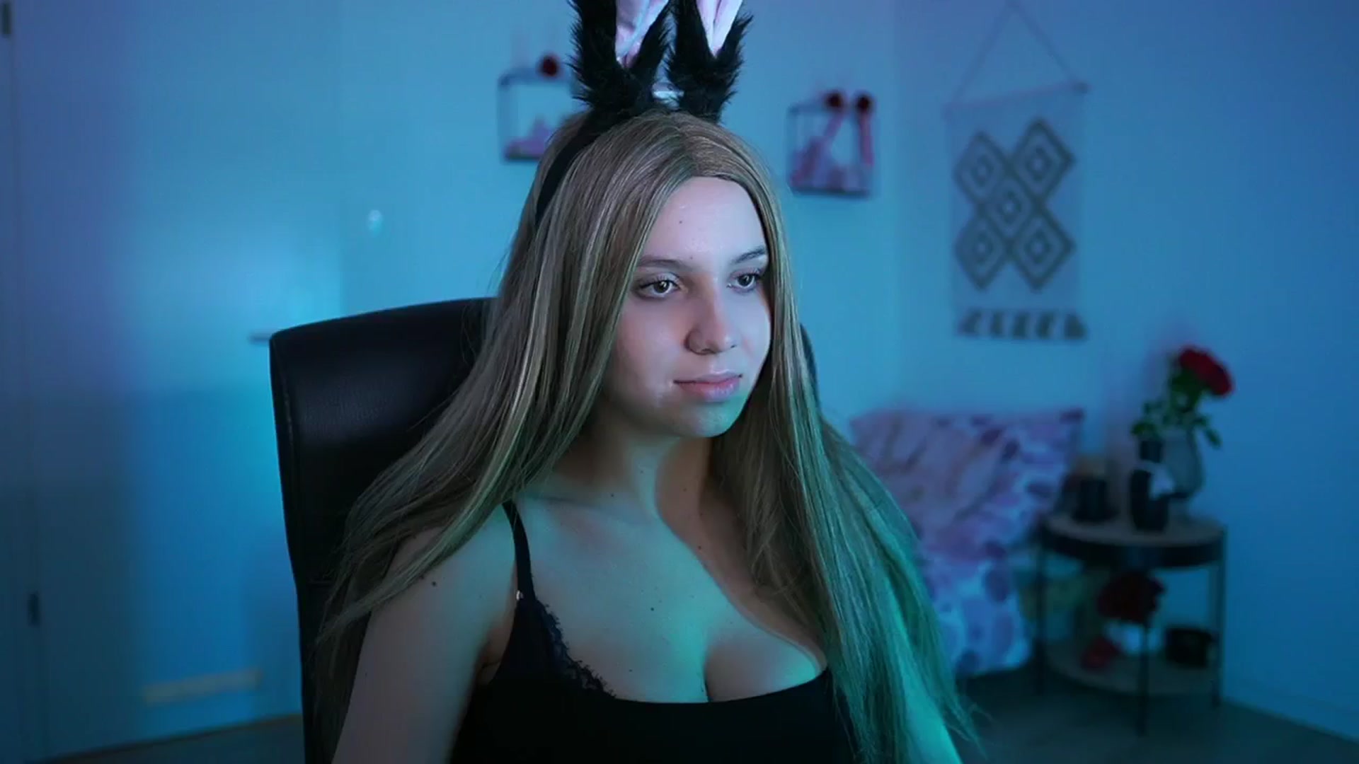 Gallery image thumbnail from EvelynCage_'s myfreecams stream on, 04/19/2025, 18:22 image 10 of 20