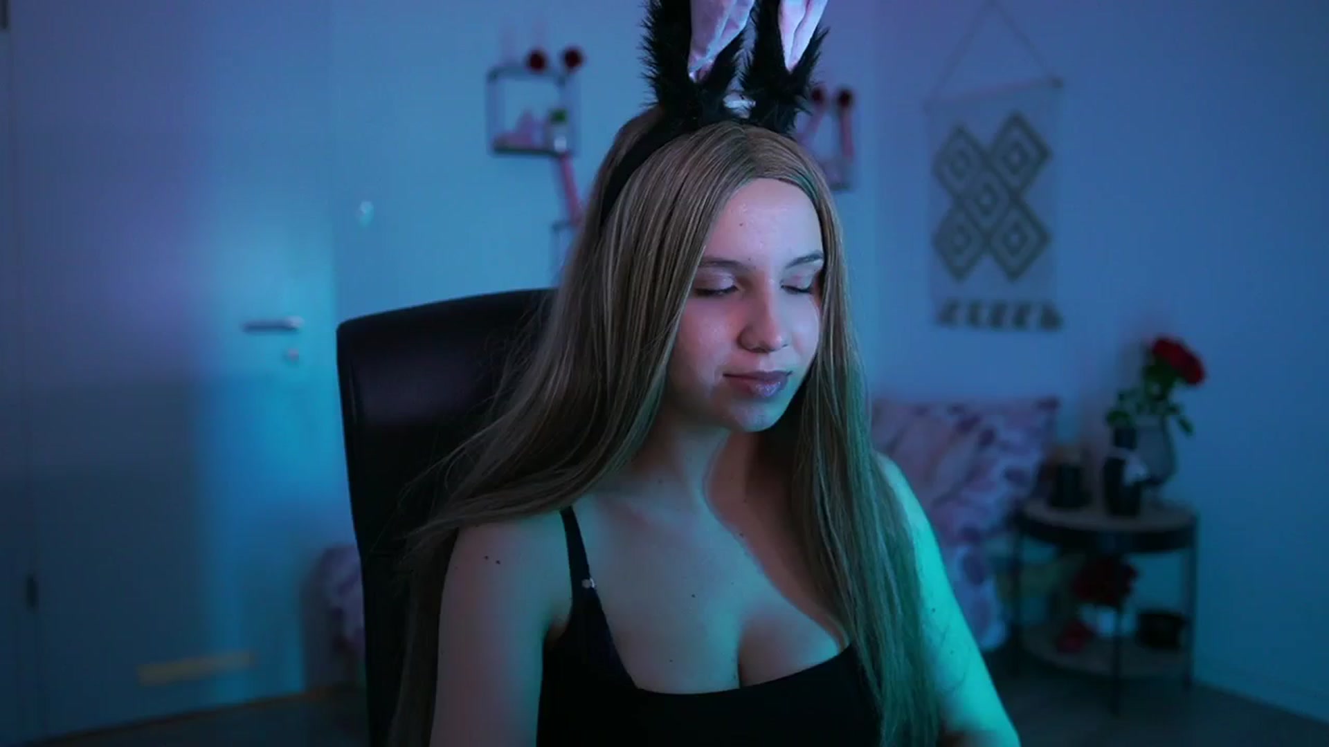 Gallery image thumbnail from EvelynCage_'s myfreecams stream on, 04/19/2025, 19:13 image 5 of 20