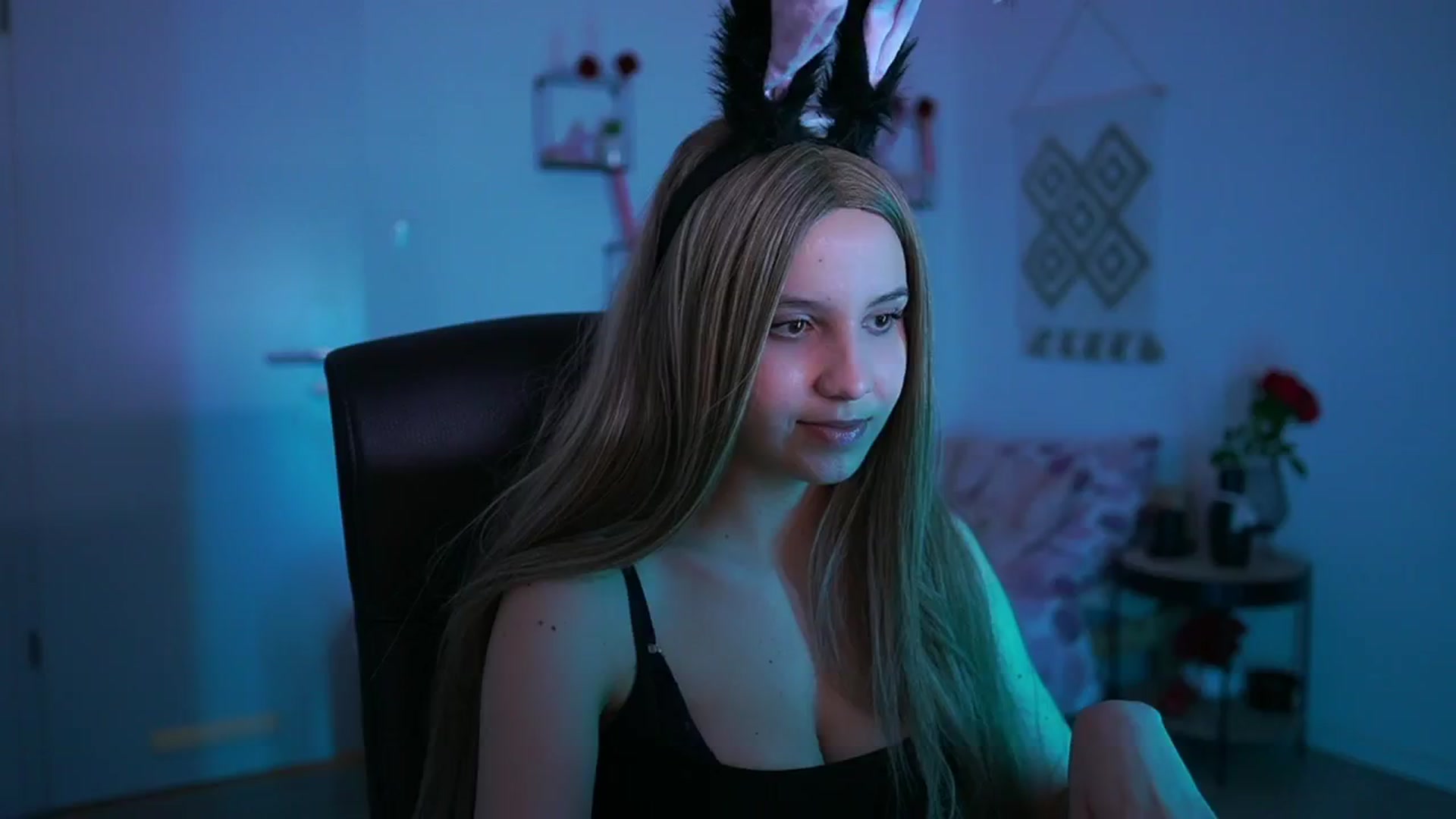 Gallery image thumbnail from EvelynCage_'s myfreecams stream on, 04/19/2025, 19:13 image 4 of 20