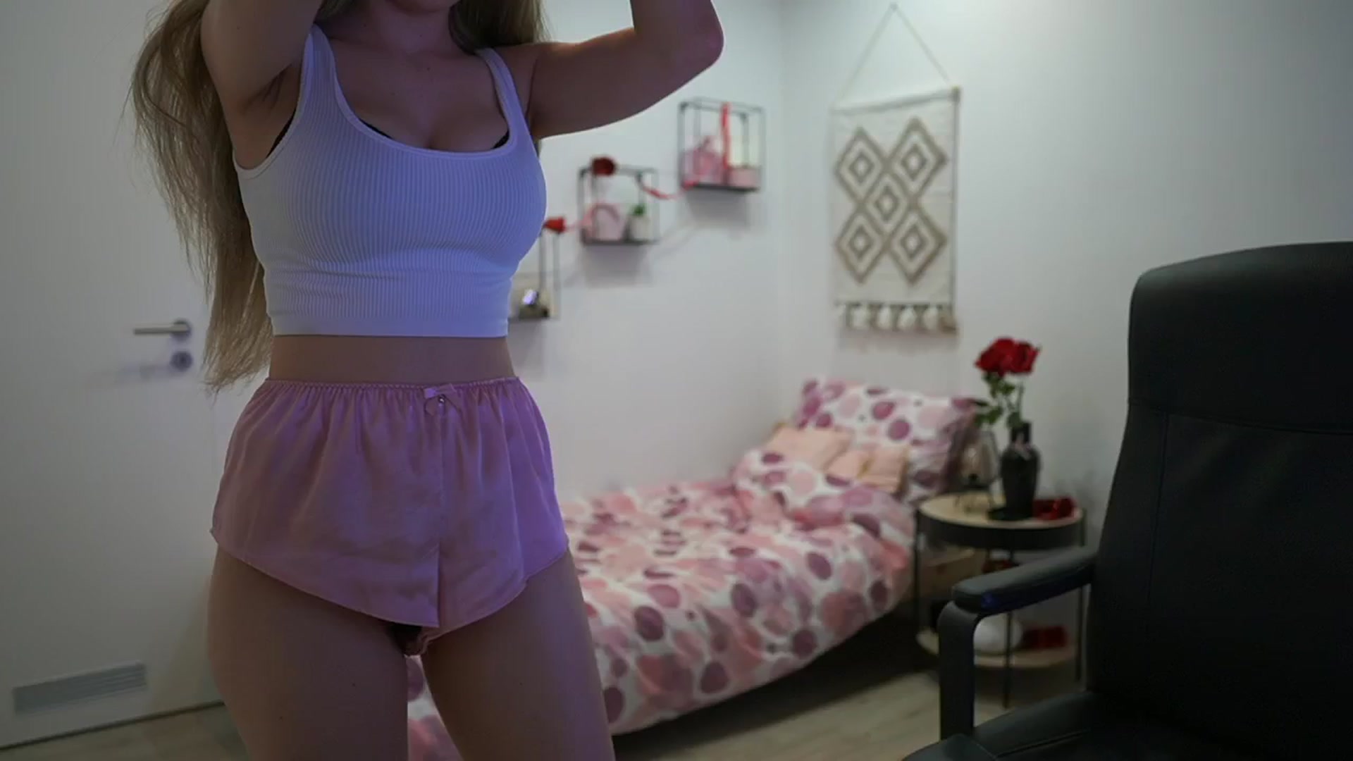 Gallery image thumbnail from EvelynCage_'s myfreecams stream on, 05/18/2025, 21:59 image 11 of 20