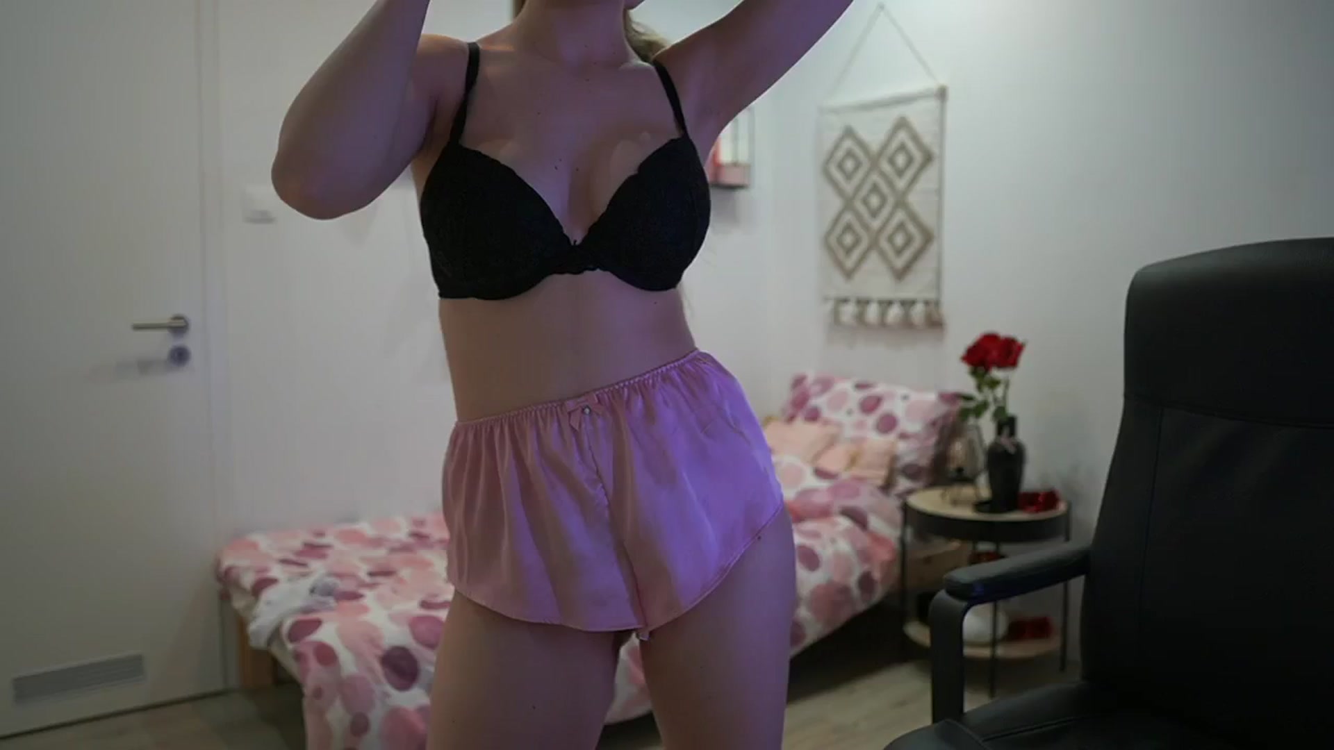 Gallery image thumbnail from EvelynCage_'s myfreecams stream on, 05/18/2025, 21:59 image 18 of 20