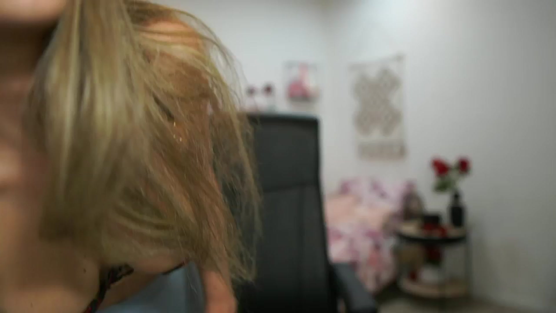 Gallery image thumbnail from EvelynCage_'s myfreecams stream on, 06/27/2025, 19:08 image 7 of 20