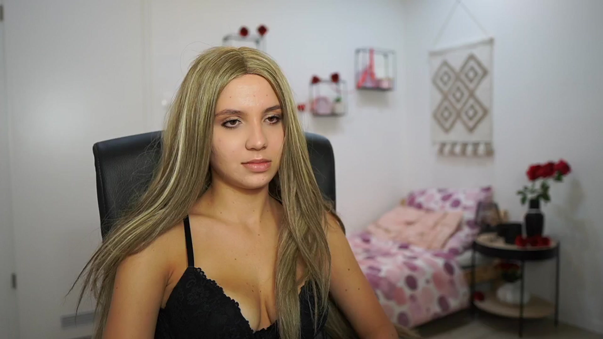 Gallery image thumbnail from EvelynCage_'s myfreecams stream on, 09/05/2025, 20:20 image 19 of 20
