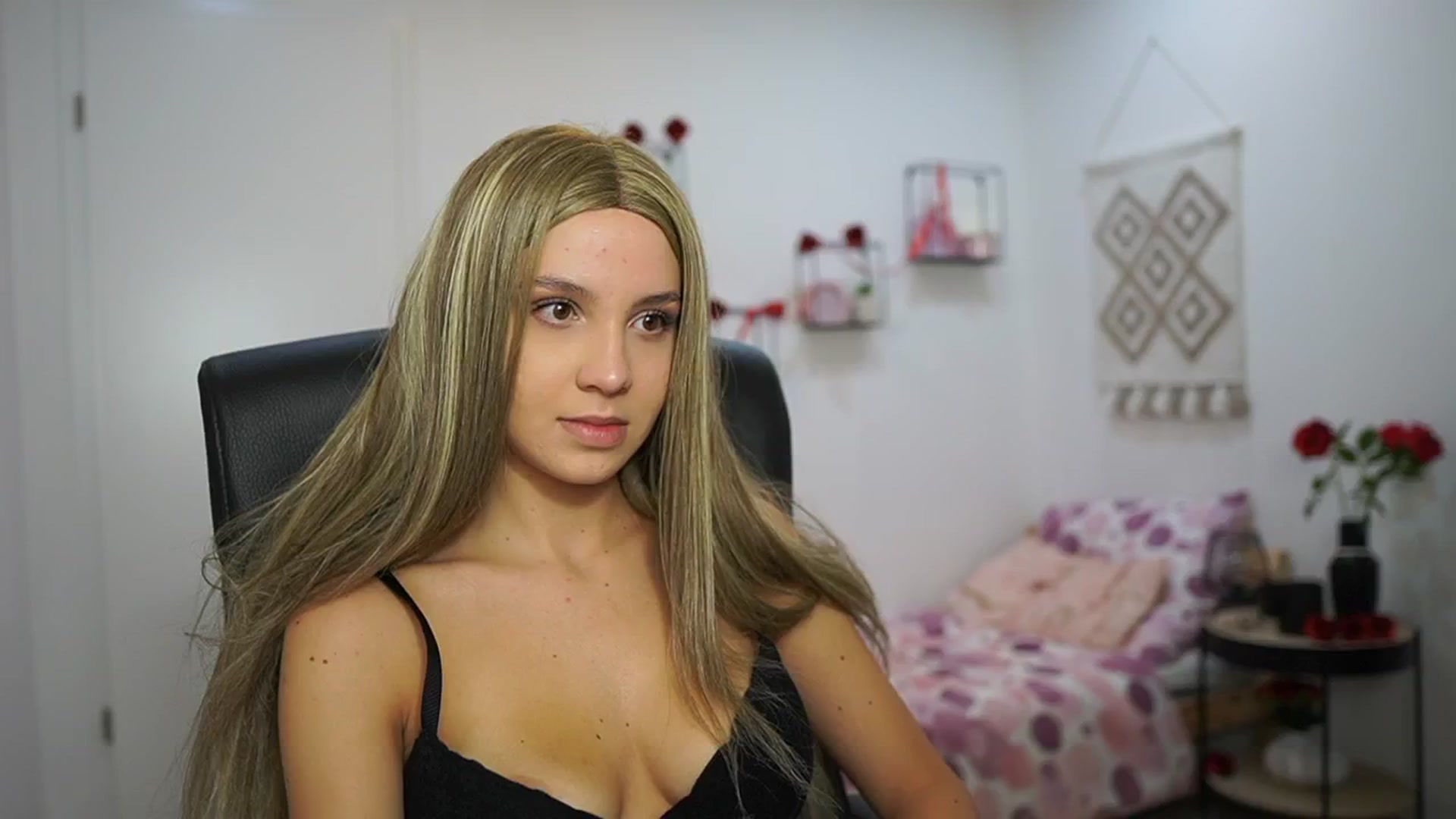 Gallery image thumbnail from EvelynCage_'s myfreecams stream on, 09/16/2025, 18:08 image 15 of 20