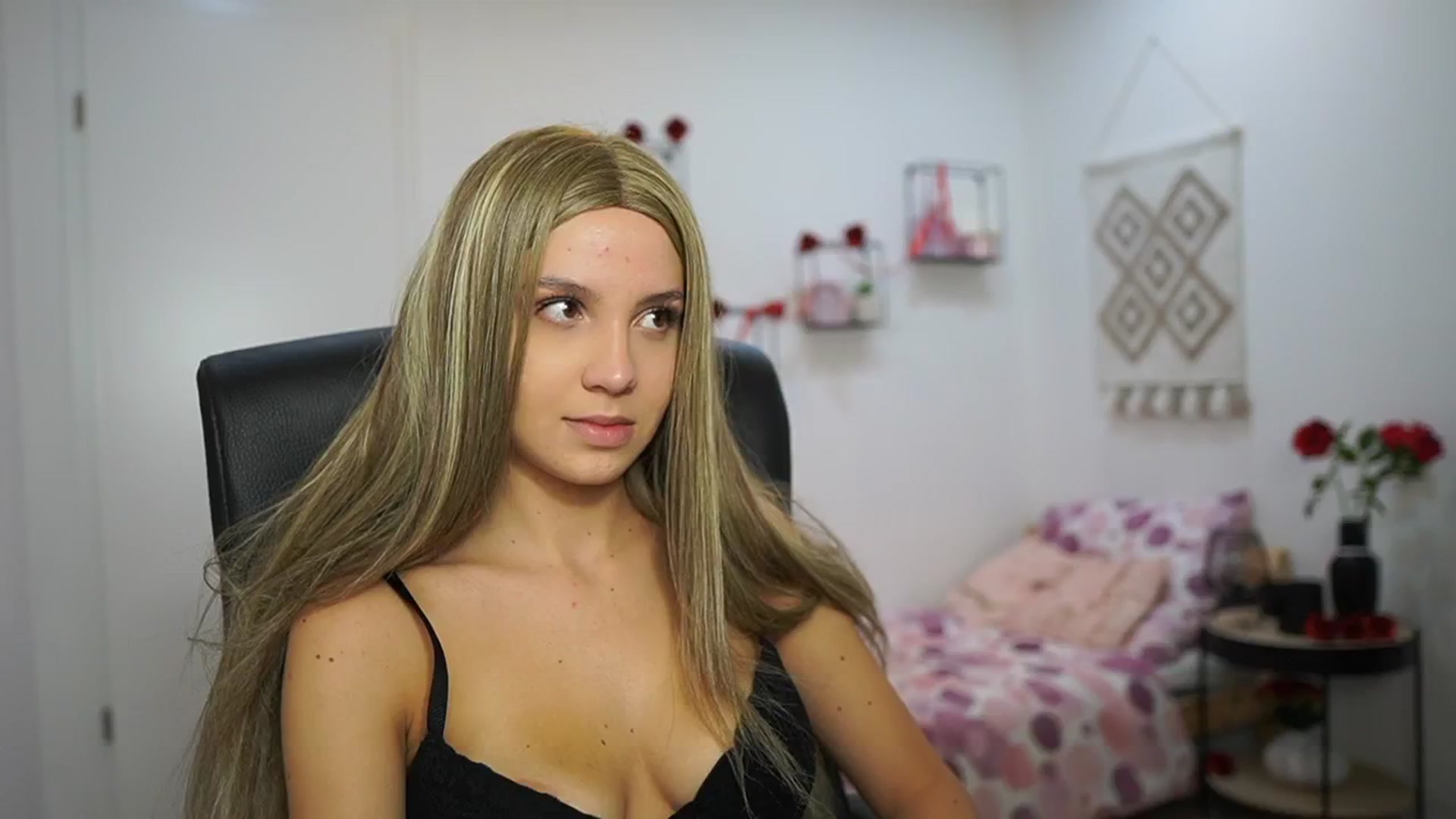 Gallery image thumbnail from EvelynCage_'s myfreecams stream on, 09/16/2025, 18:08 image 17 of 20
