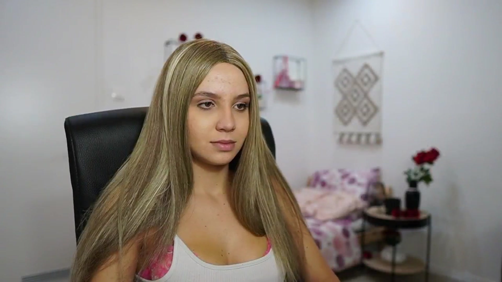 Gallery image thumbnail from EvelynCage_'s myfreecams stream on, 09/29/2025, 18:35 image 3 of 20