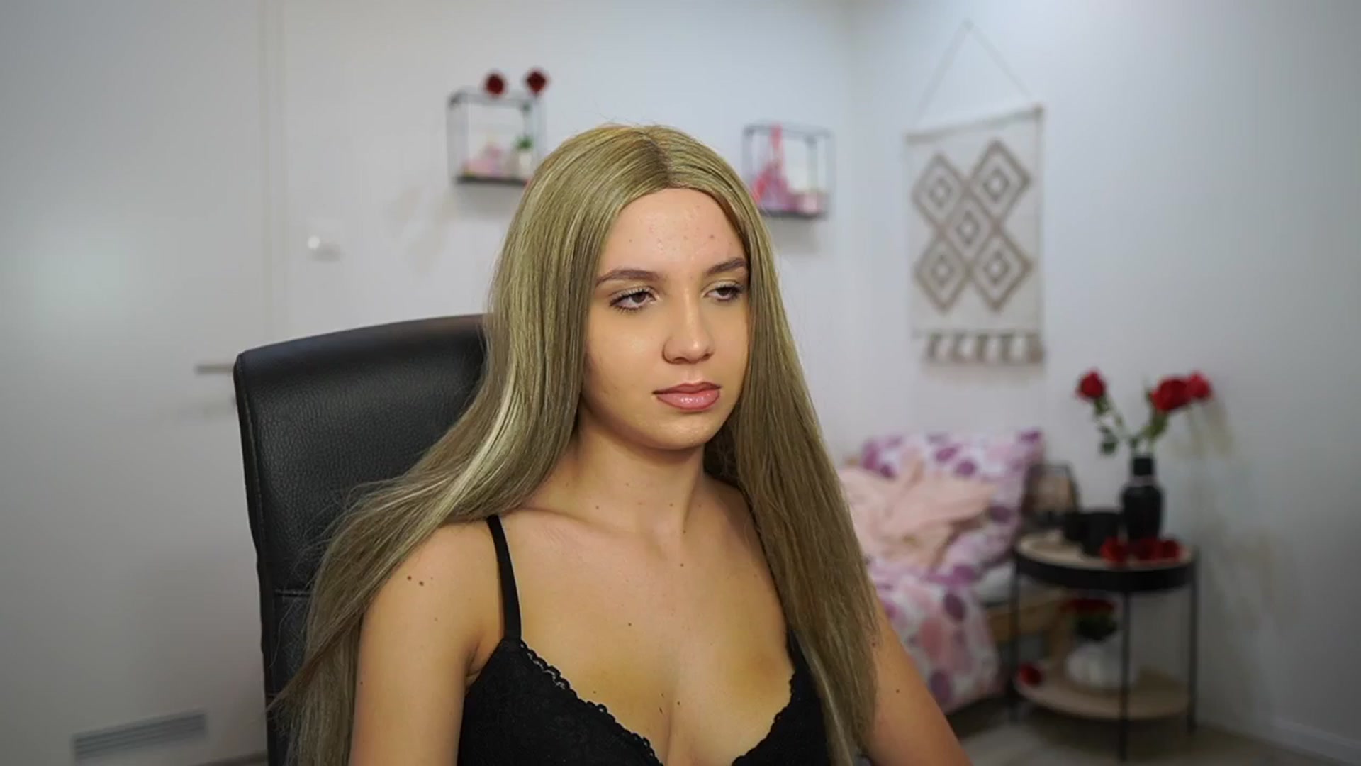 Gallery image thumbnail from EvelynCage_'s myfreecams stream on, 10/18/2025, 17:48 image 7 of 20