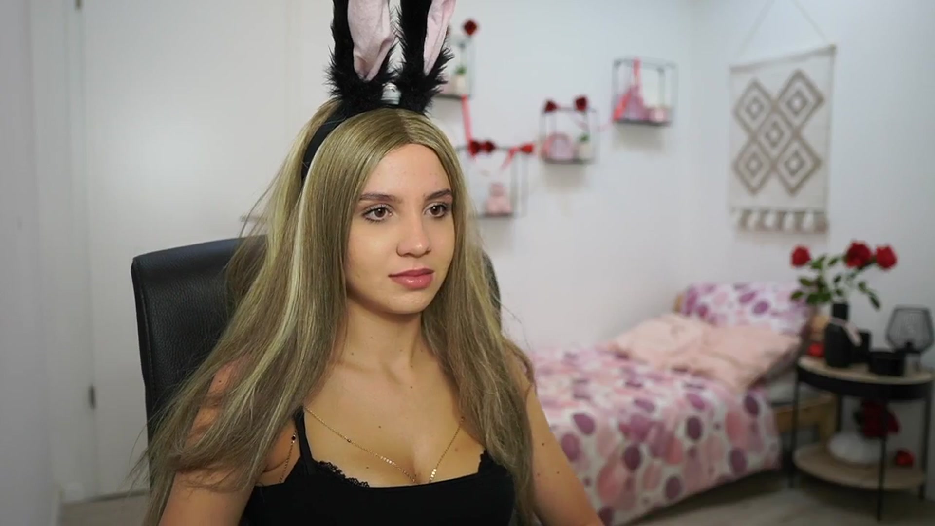 Gallery image thumbnail from EvelynCage_'s myfreecams stream on, 10/31/2025, 19:56 image 18 of 20