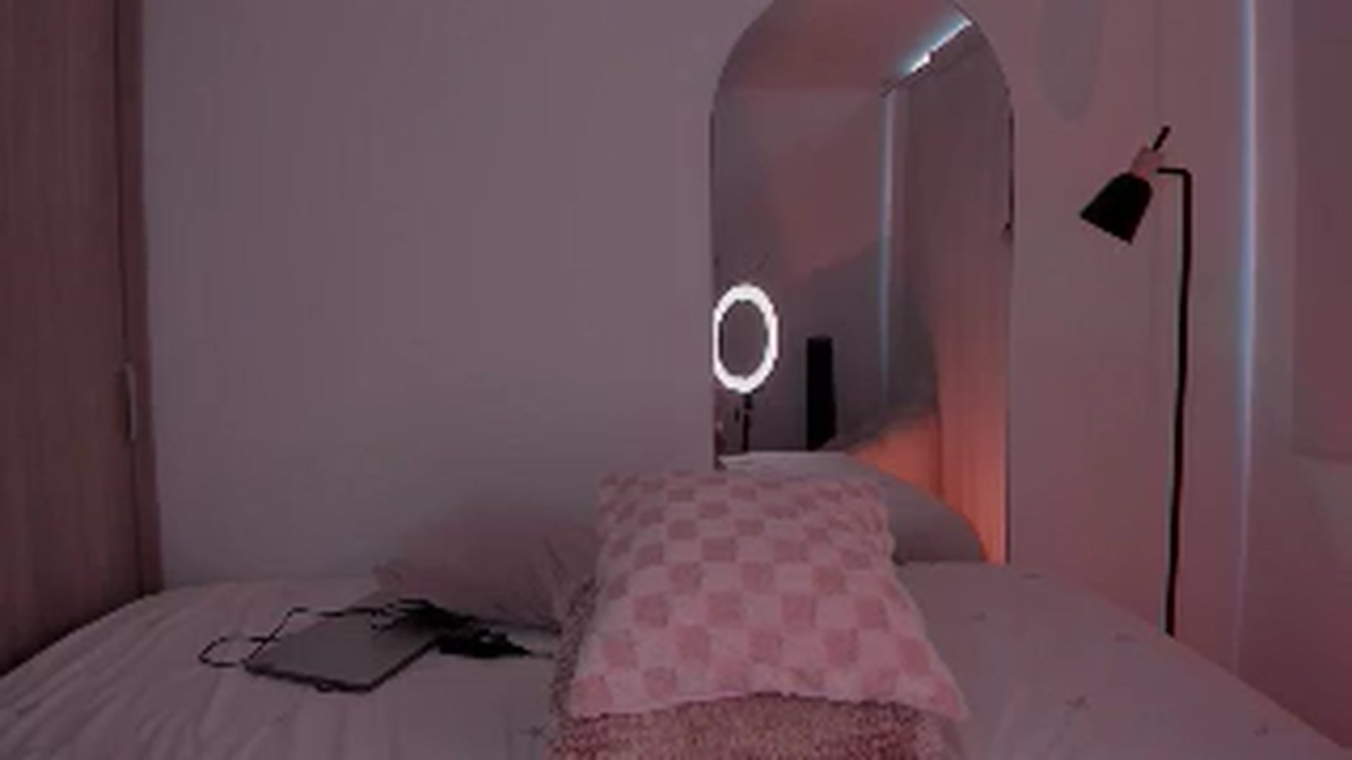 Gallery image thumbnail from EvelynG_'s myfreecams stream on, 10/01/2025, 17:32 image 19 of 20
