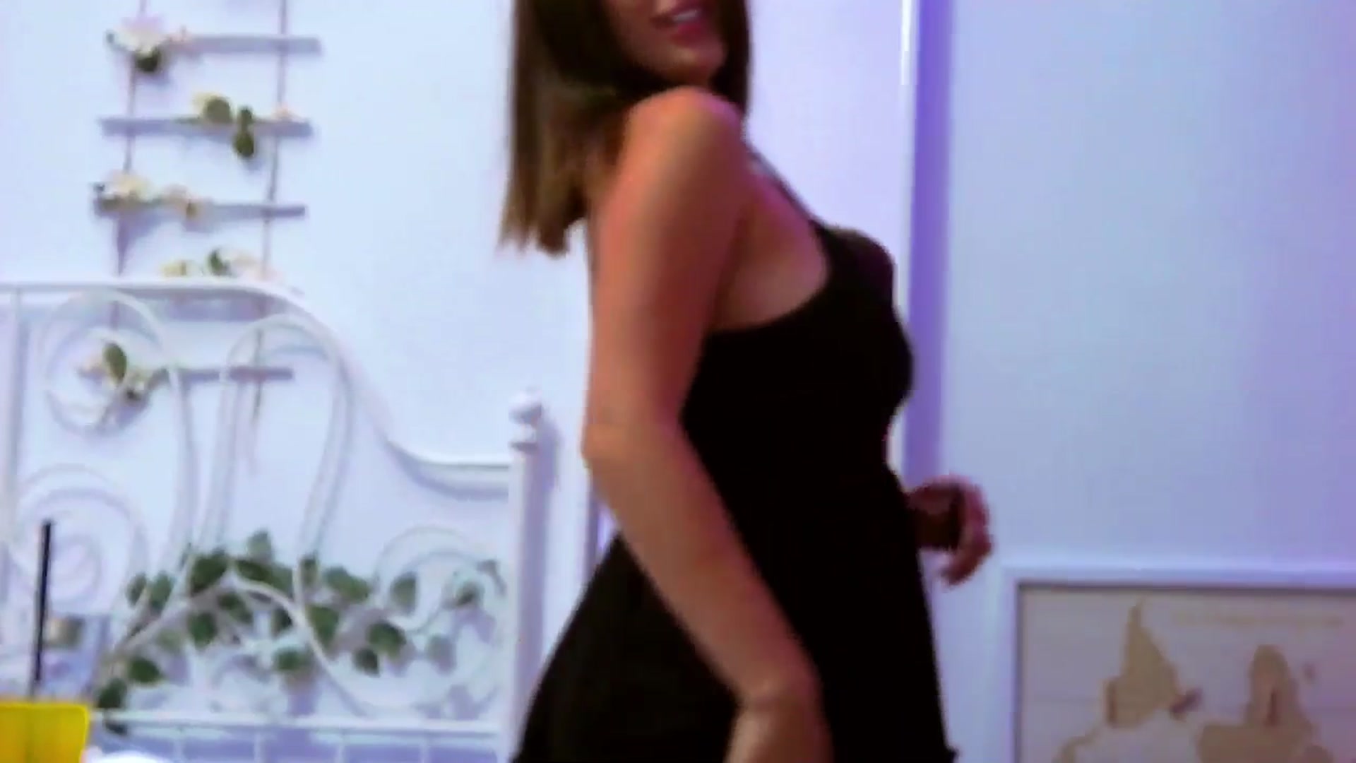 Gallery image thumbnail from EvelynHunt's myfreecams stream on, 07/27/2024, 20:00 image 4 of 20