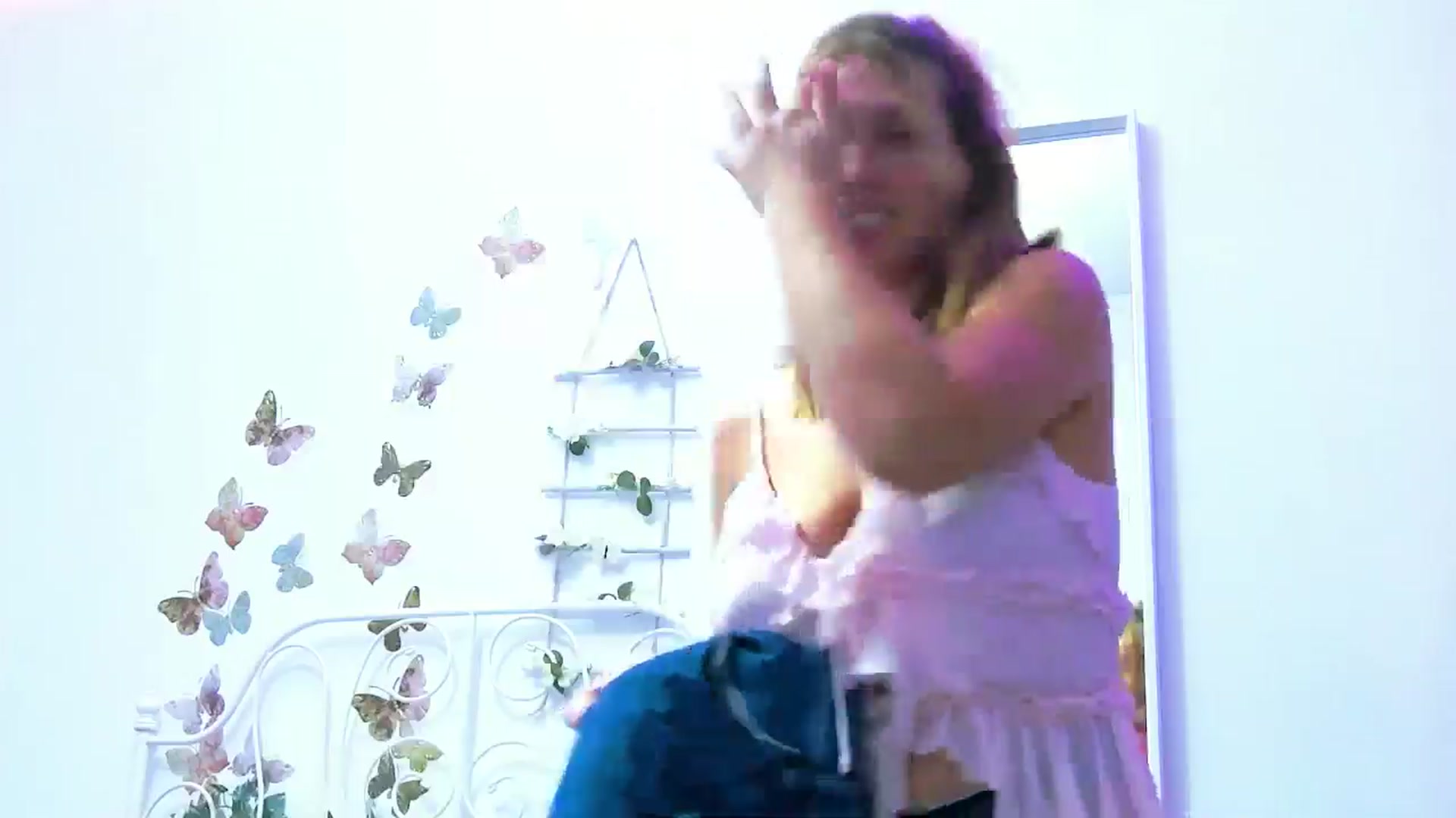 Gallery image thumbnail from EvelynHunt's myfreecams stream on, 11/09/2024, 19:06 image 17 of 20