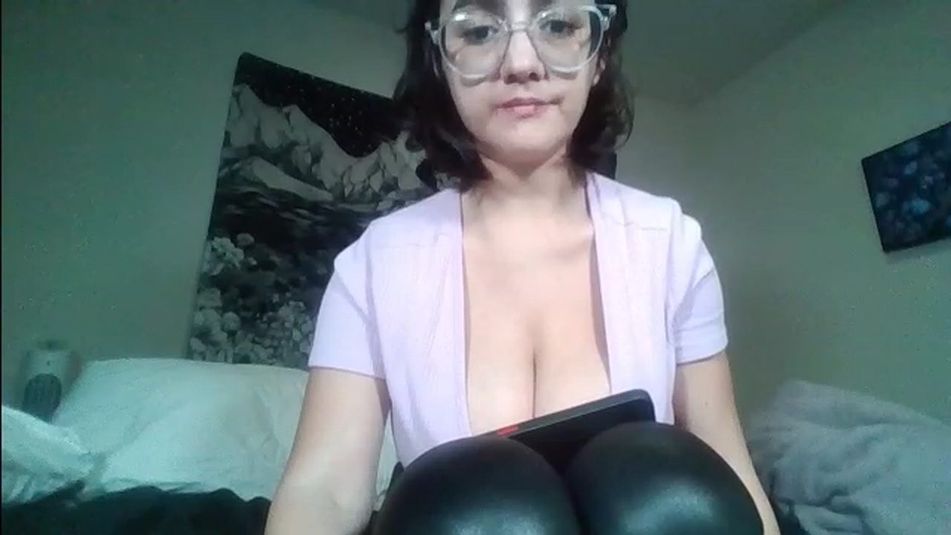 Gallery image thumbnail from Evelynrose_x's myfreecams stream on, 11/30/2022, 22:29 image 19 of 20
