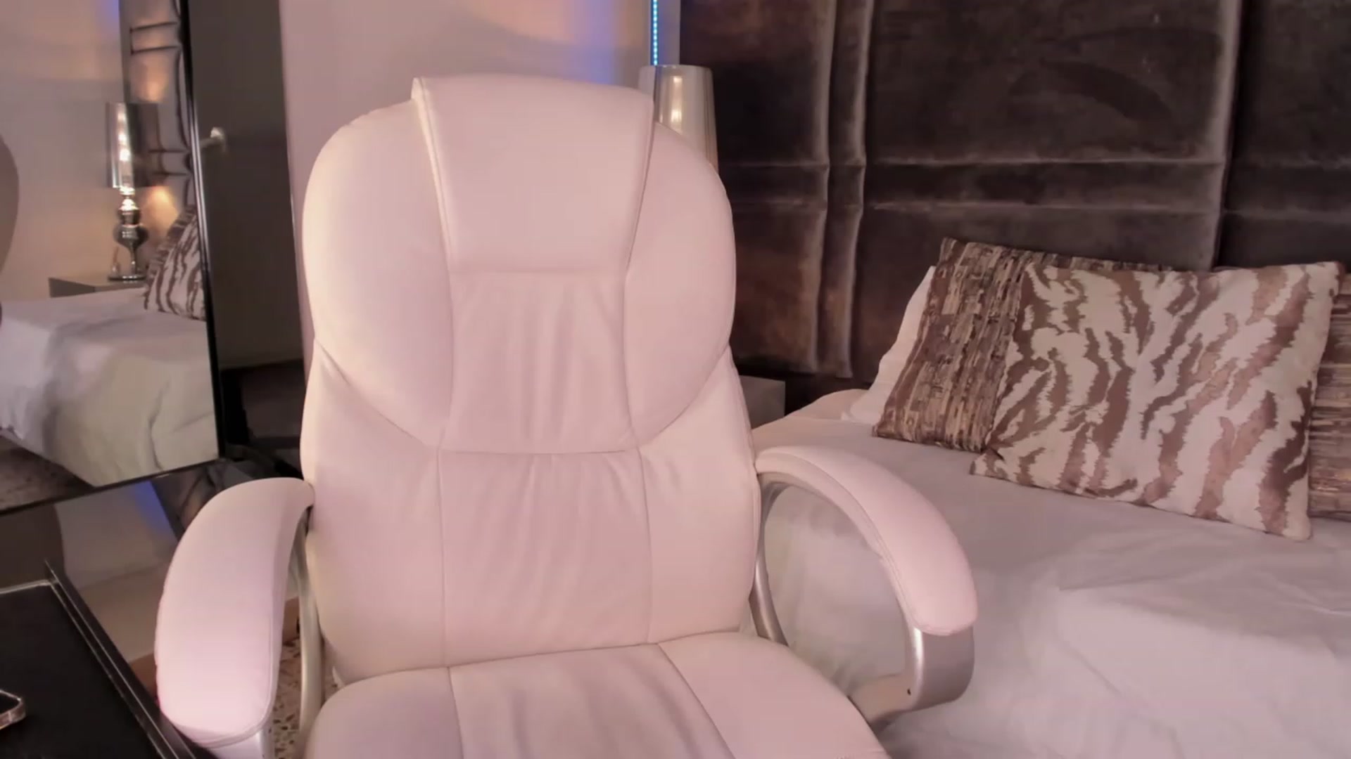 Gallery image thumbnail from Evelynwoods's myfreecams stream on, 01/17/2023, 01:24 image 1 of 20