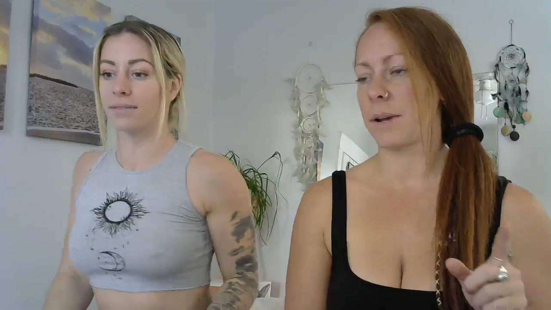 Gallery image thumbnail from EveyFox's myfreecams stream on, 10/02/2023, 15:53 image 9 of 20