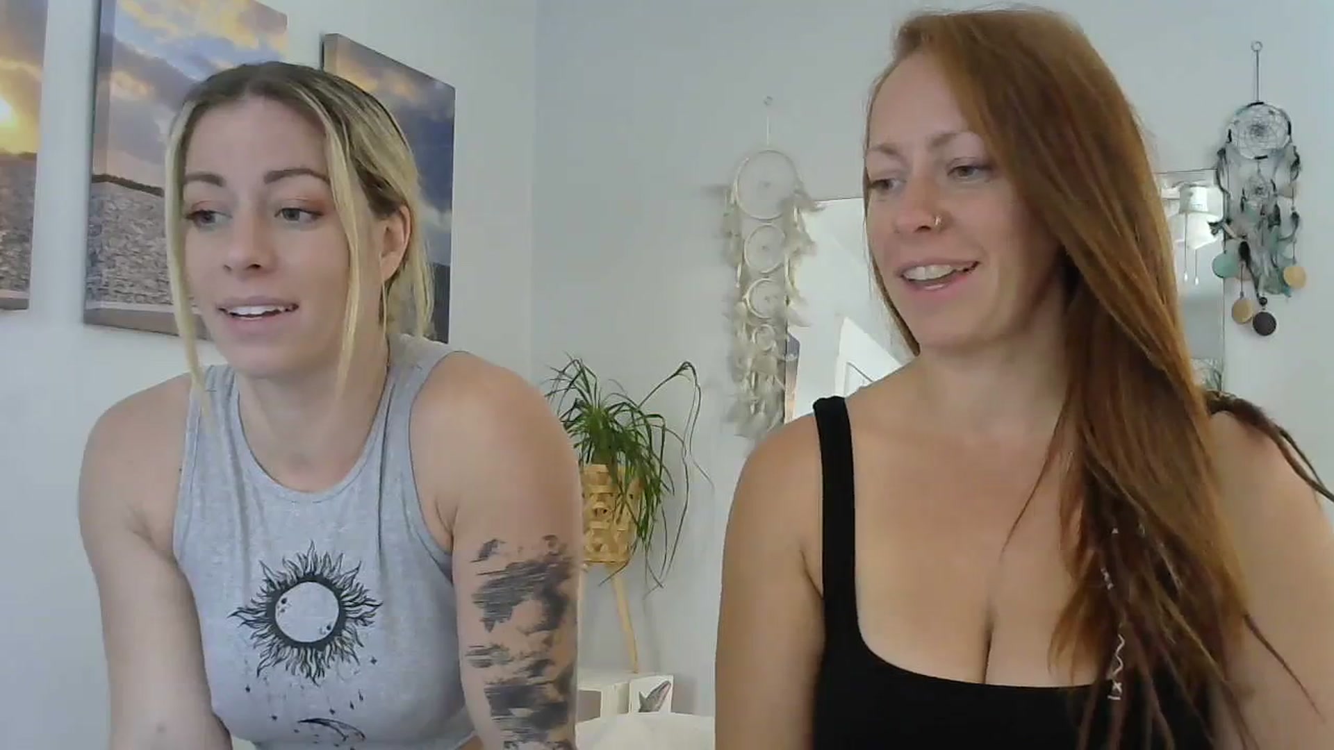 Gallery image thumbnail from EveyFox's myfreecams stream on, 10/02/2023, 15:53 image 12 of 20