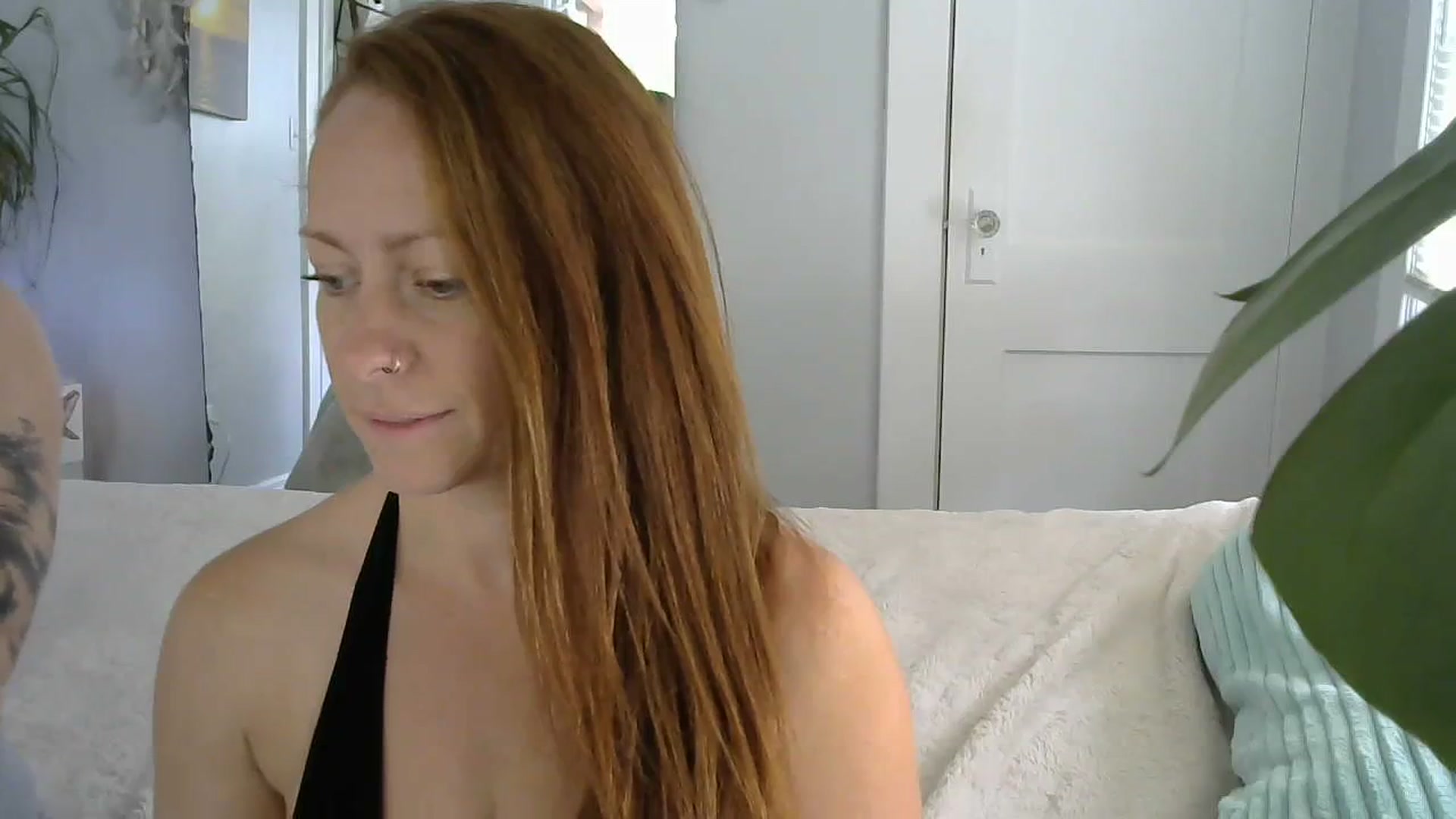 Gallery image thumbnail from EveyFox's myfreecams stream on, 10/16/2023, 16:13 image 2 of 20