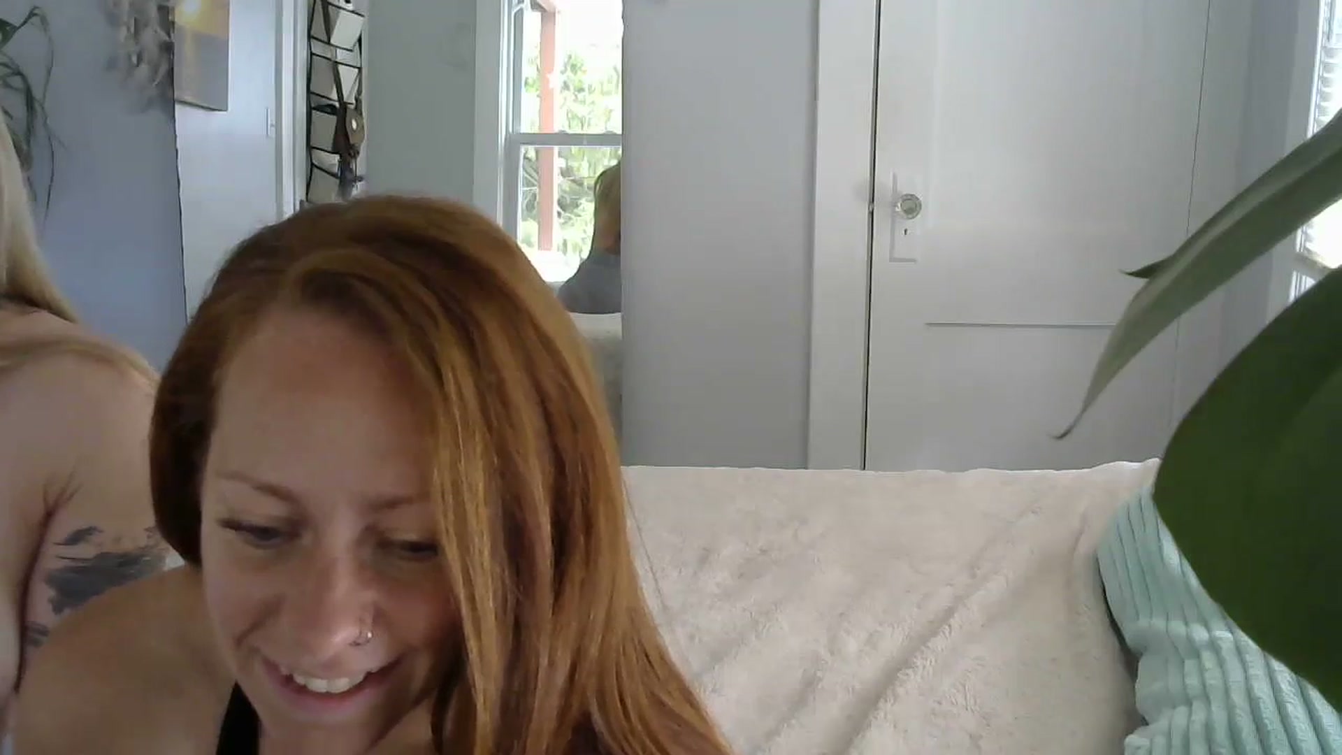 Gallery image thumbnail from EveyFox's myfreecams stream on, 10/16/2023, 16:13 image 9 of 20