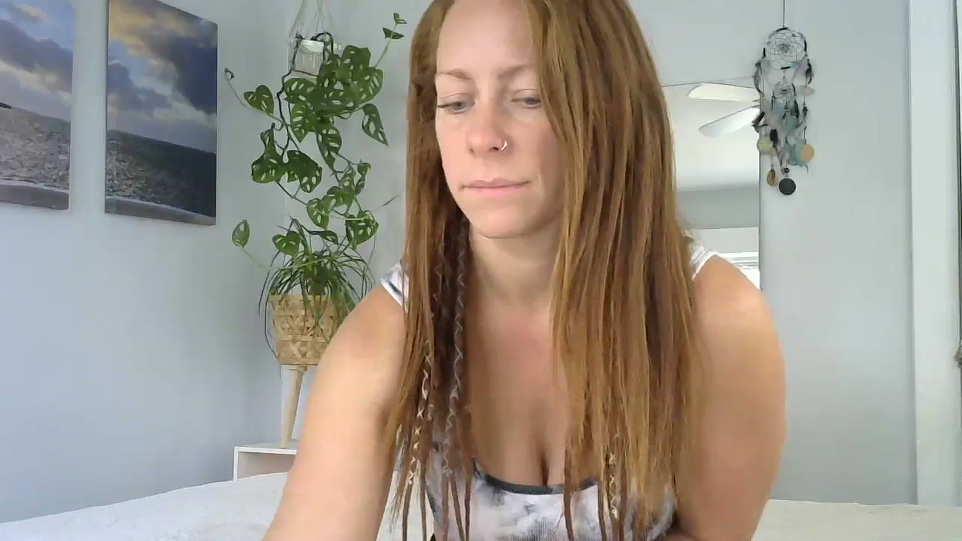 Gallery image thumbnail from EveyFox's myfreecams stream on, 11/06/2023, 15:18 image 2 of 20