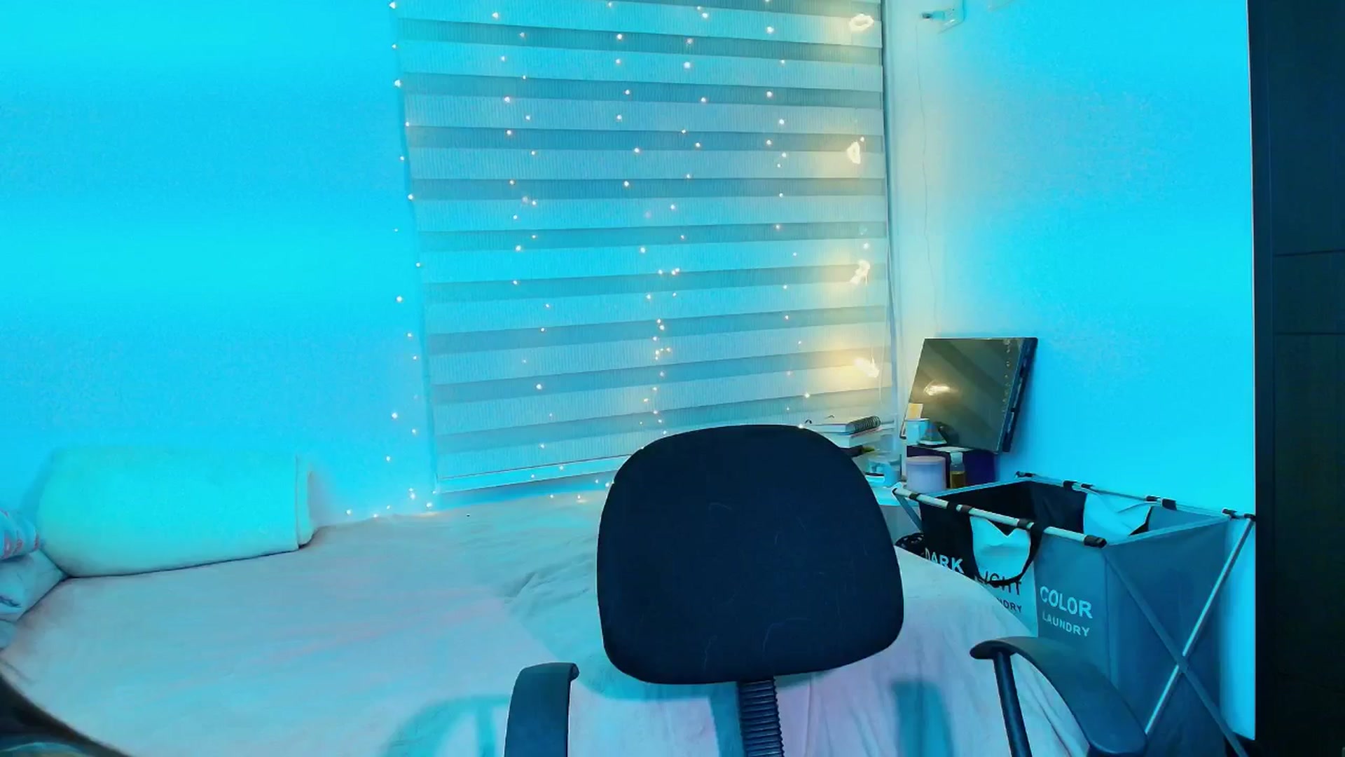 Gallery image thumbnail from Evie_bloom's myfreecams stream on, 12/30/2025, 23:15 image 6 of 20