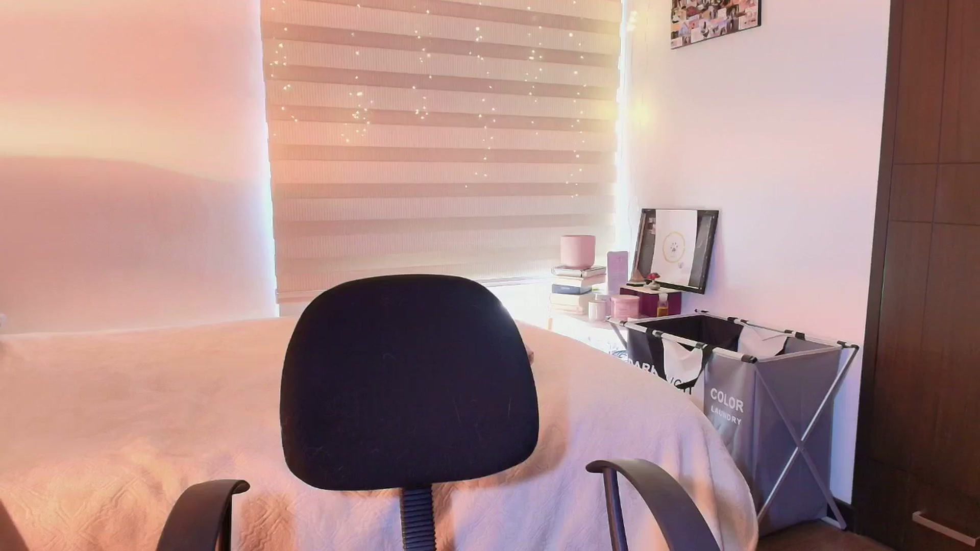 Gallery image thumbnail from Evie_bloom's myfreecams stream on, 02/05/2026, 21:20 image 15 of 20