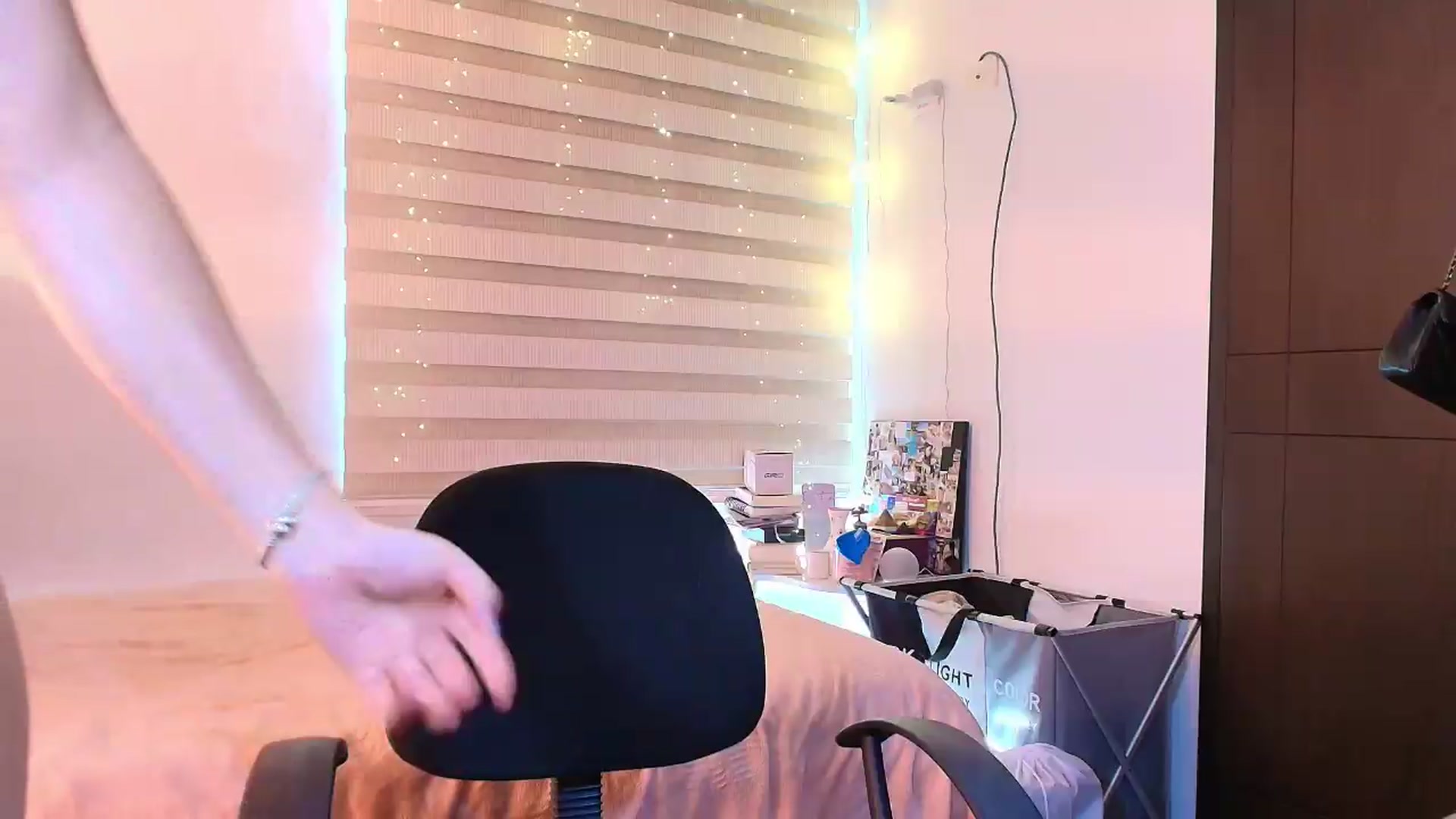 Gallery image thumbnail from Evie_bloom's myfreecams stream on, 06/29/2026, 22:14 image 18 of 20