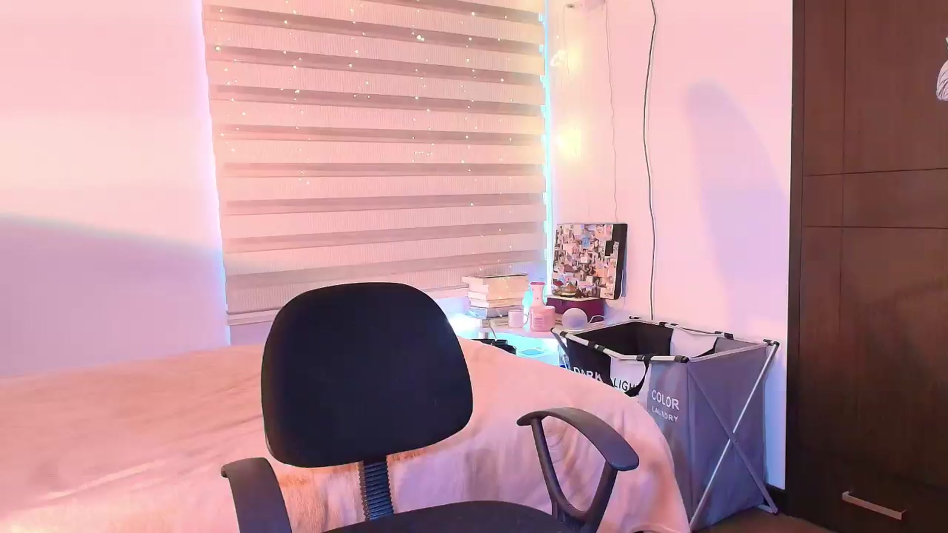 Gallery image thumbnail from Evie_bloom's myfreecams stream on, 07/27/2026, 23:44 image 2 of 20