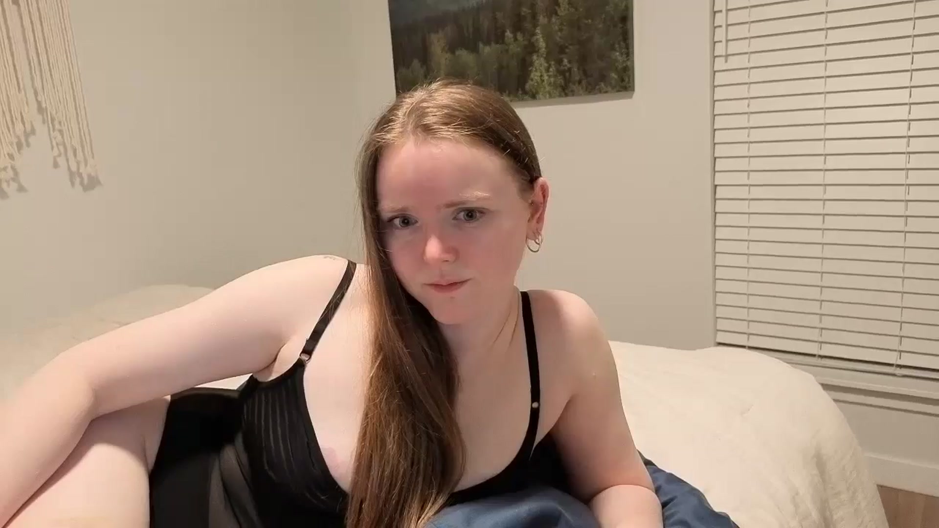 Gallery image thumbnail from Evieebabes's myfreecams stream on, 05/19/2025, 05:12 image 17 of 20