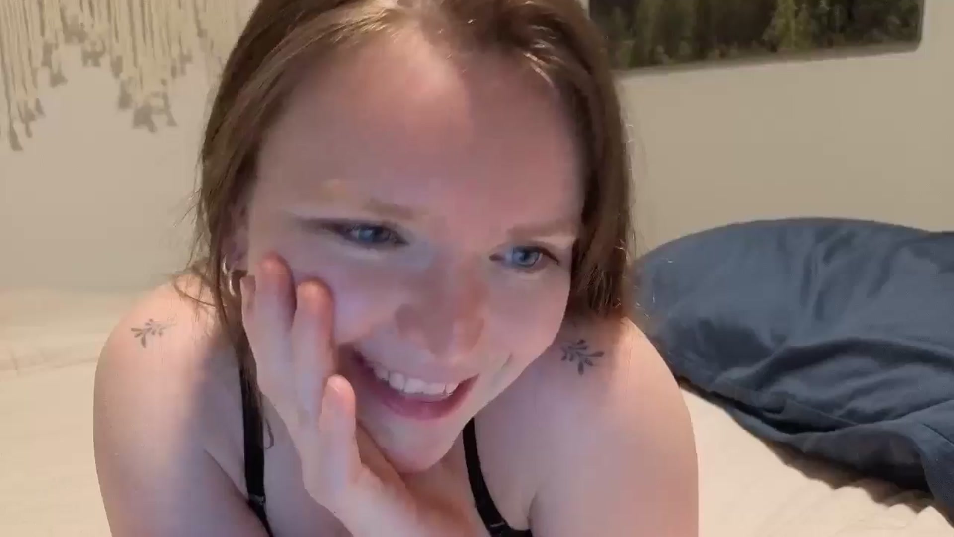 Gallery image thumbnail from Evieebabes's myfreecams stream on, 05/19/2025, 08:37 image 13 of 20