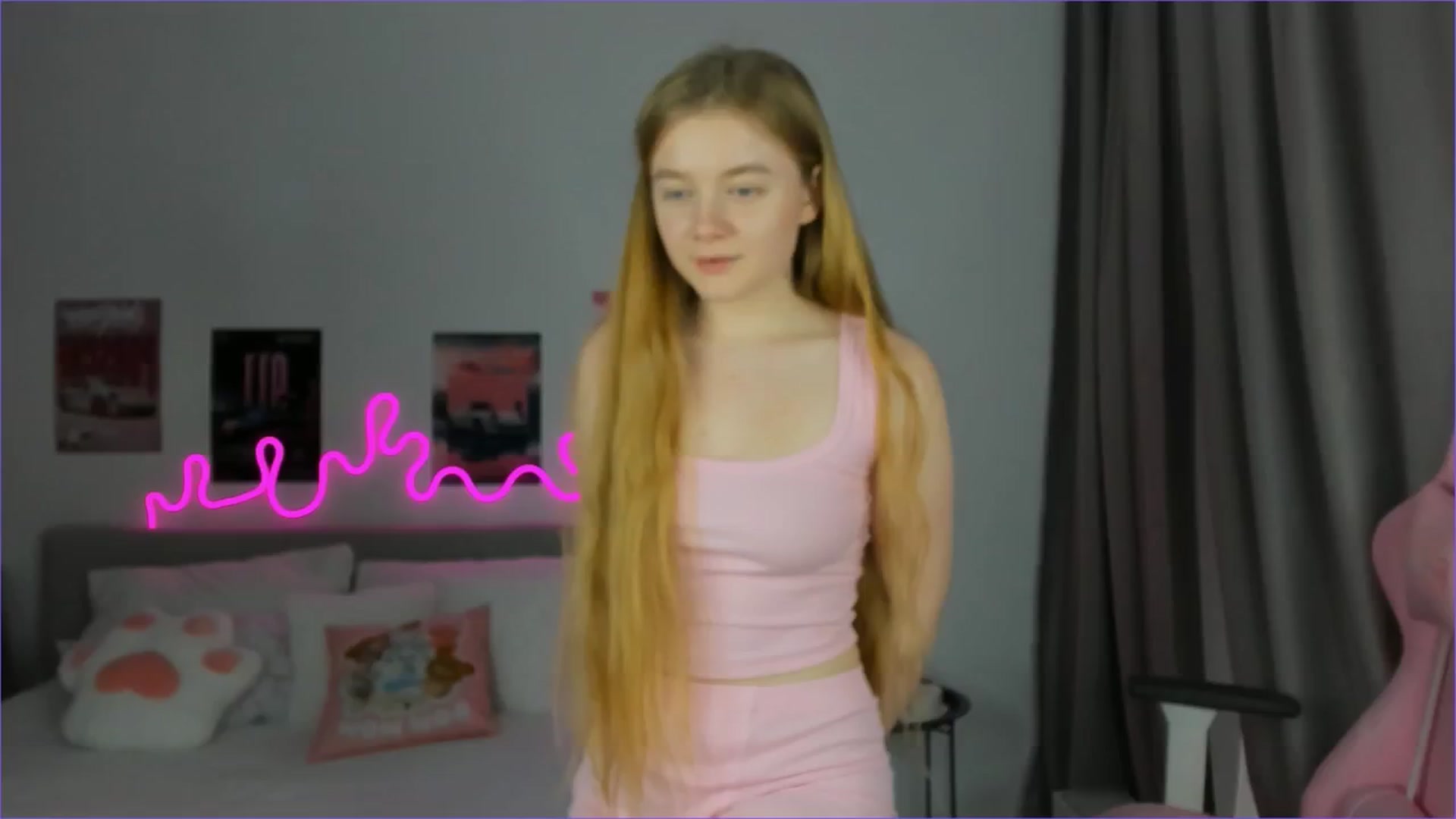 Gallery image thumbnail from Evievil's myfreecams stream on, 03/17/2026, 09:25 image 17 of 20