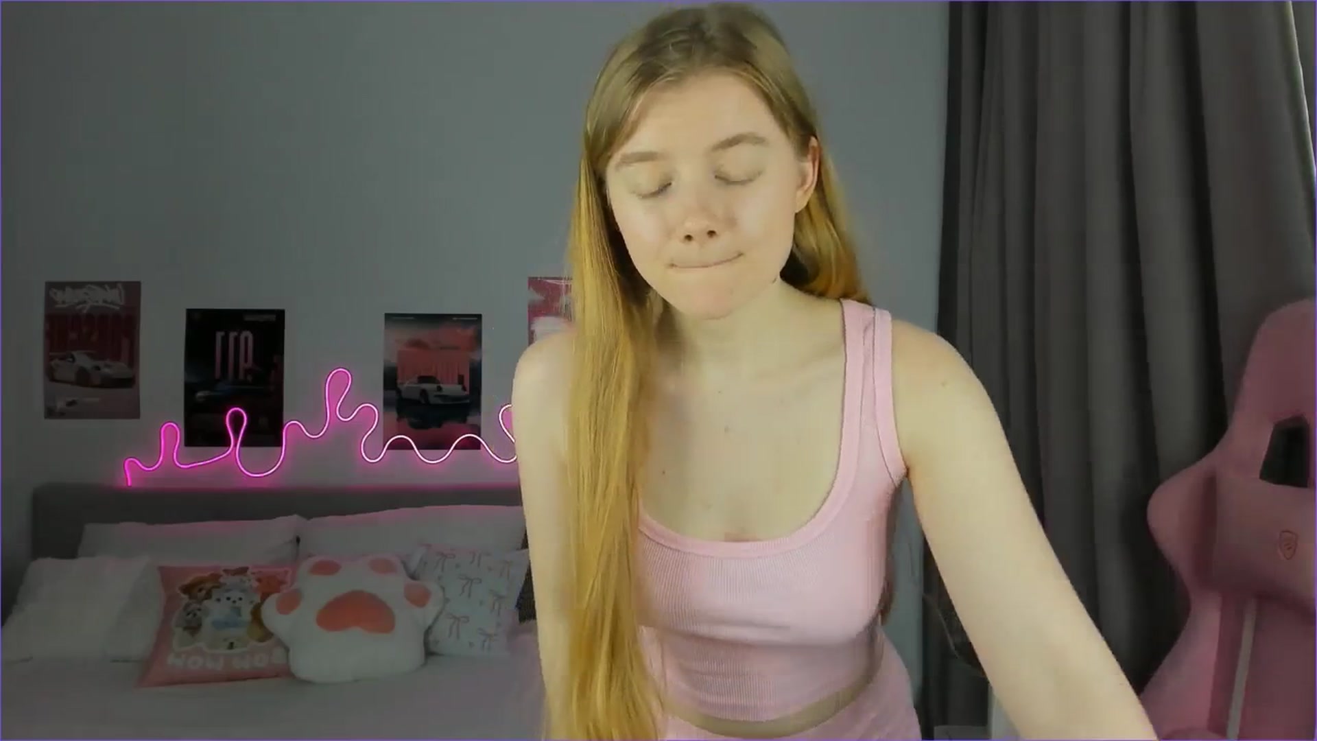 Gallery image thumbnail from Evievil's myfreecams stream on, 03/21/2026, 09:35 image 4 of 20