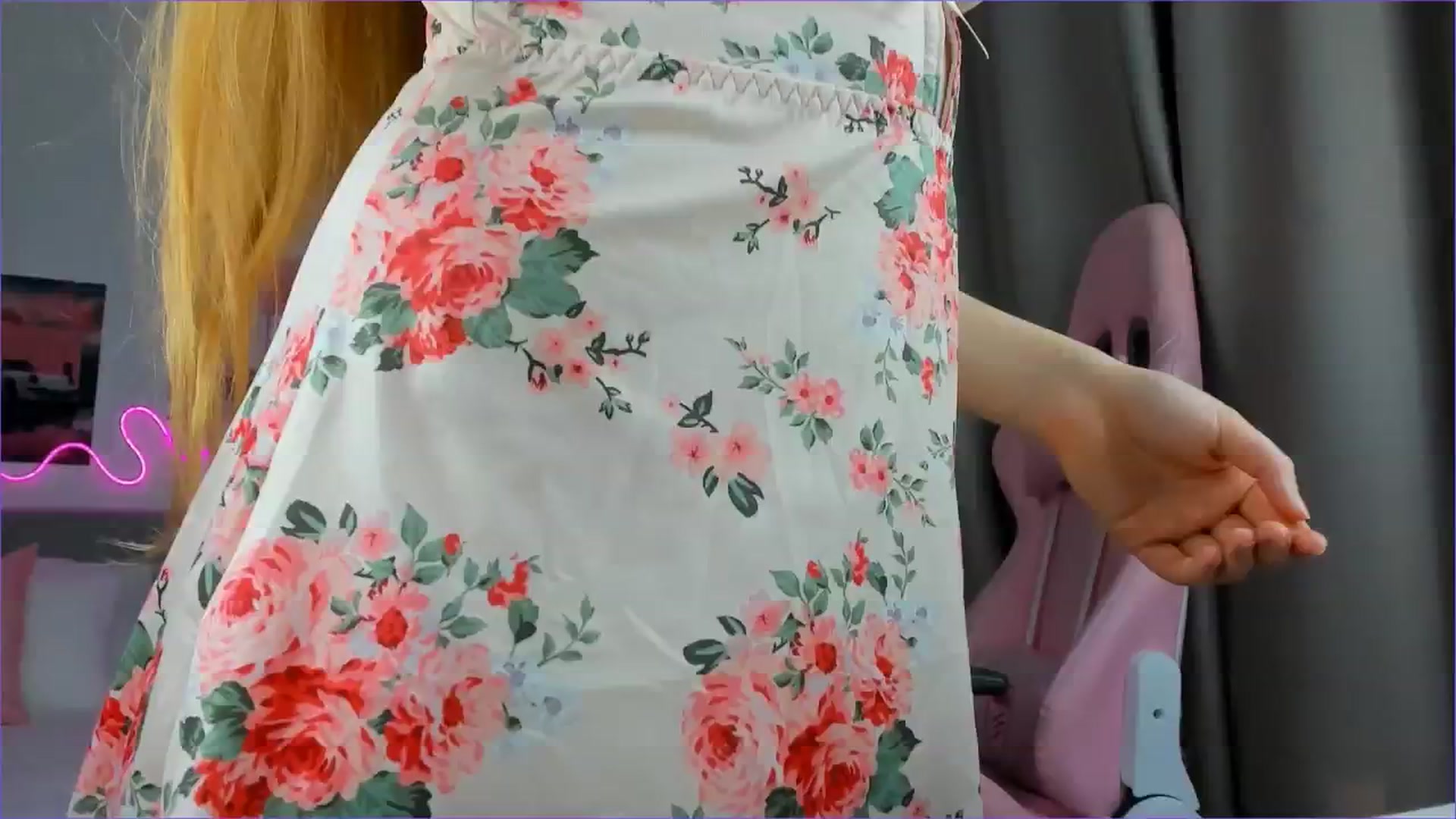 Gallery image thumbnail from Evievil's myfreecams stream on, 03/22/2026, 10:00 image 17 of 20