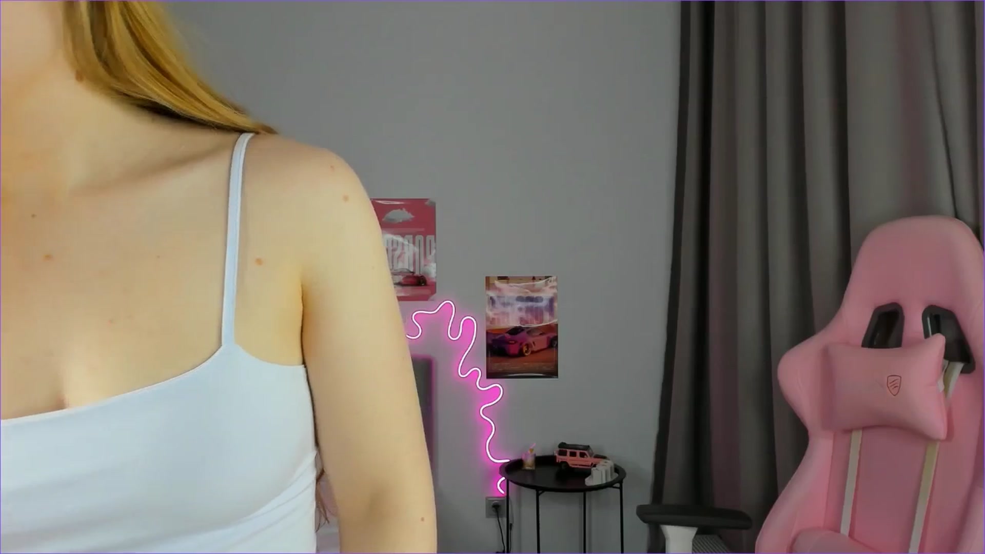 Gallery image thumbnail from Evievil's myfreecams stream on, 03/28/2026, 09:23 image 8 of 20