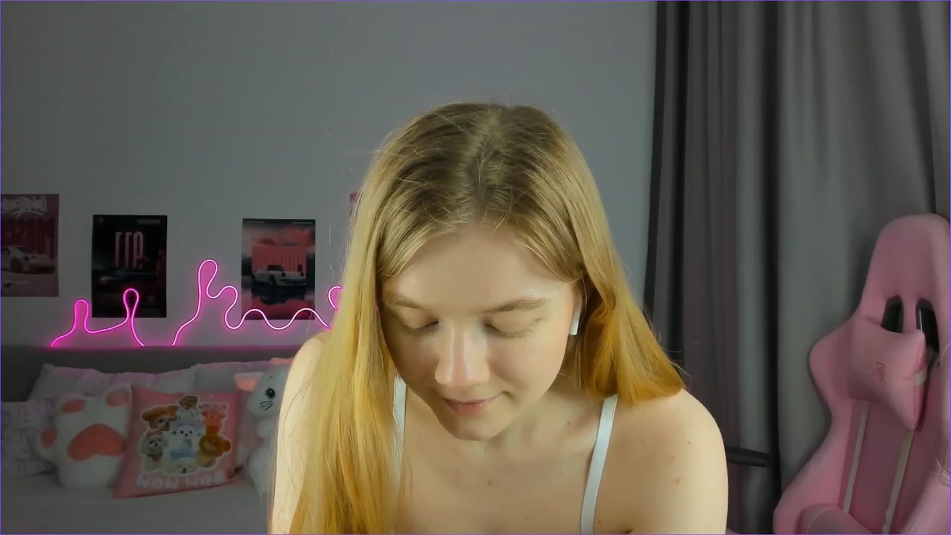 Gallery image thumbnail from Evievil's myfreecams stream on, 03/31/2026, 09:03 image 11 of 20