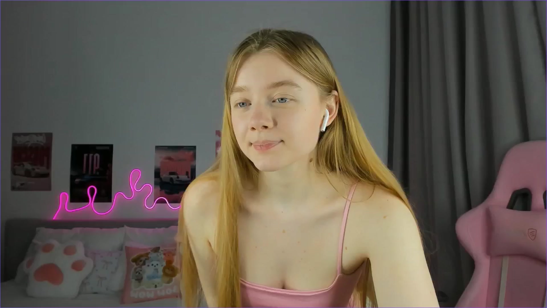 Gallery image thumbnail from Evievil's myfreecams stream on, 04/03/2026, 09:54 image 16 of 20