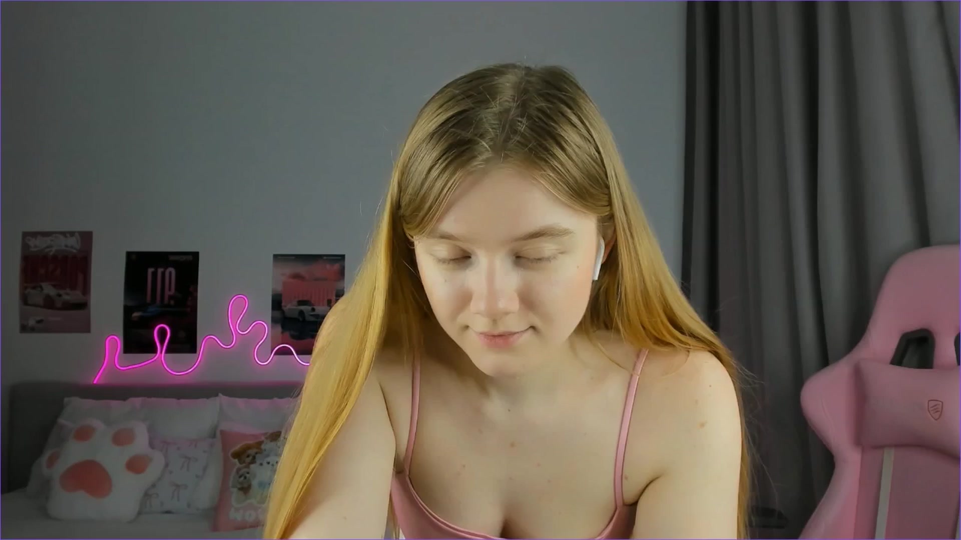 Gallery image thumbnail from Evievil's myfreecams stream on, 04/03/2026, 09:54 image 15 of 20