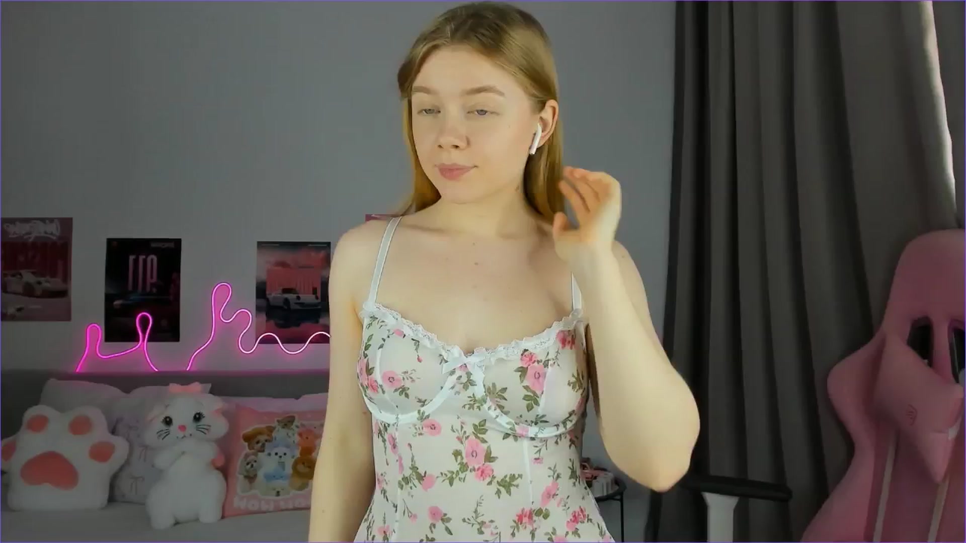 Gallery image thumbnail from Evievil's myfreecams stream on, 04/08/2026, 10:08 image 12 of 20