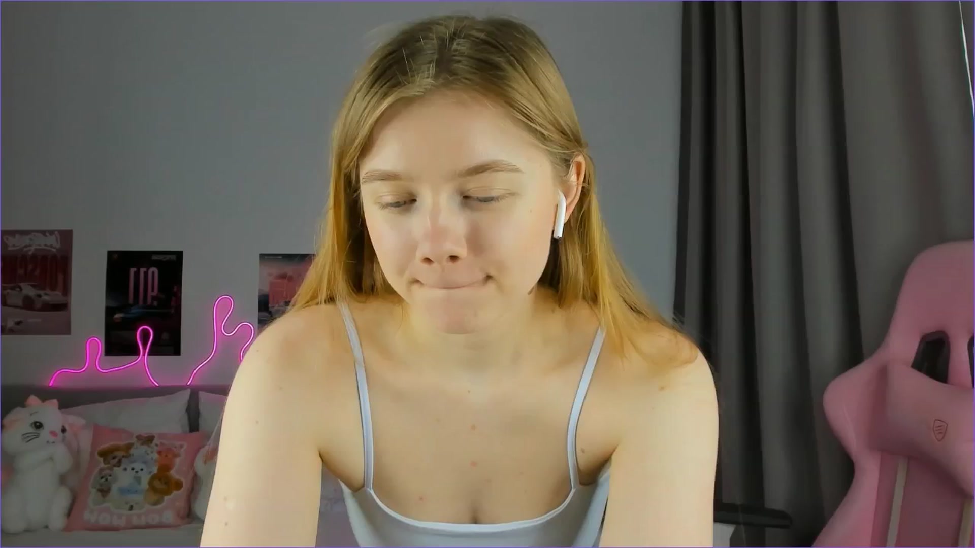Gallery image thumbnail from Evievil's myfreecams stream on, 04/10/2026, 09:51 image 6 of 20