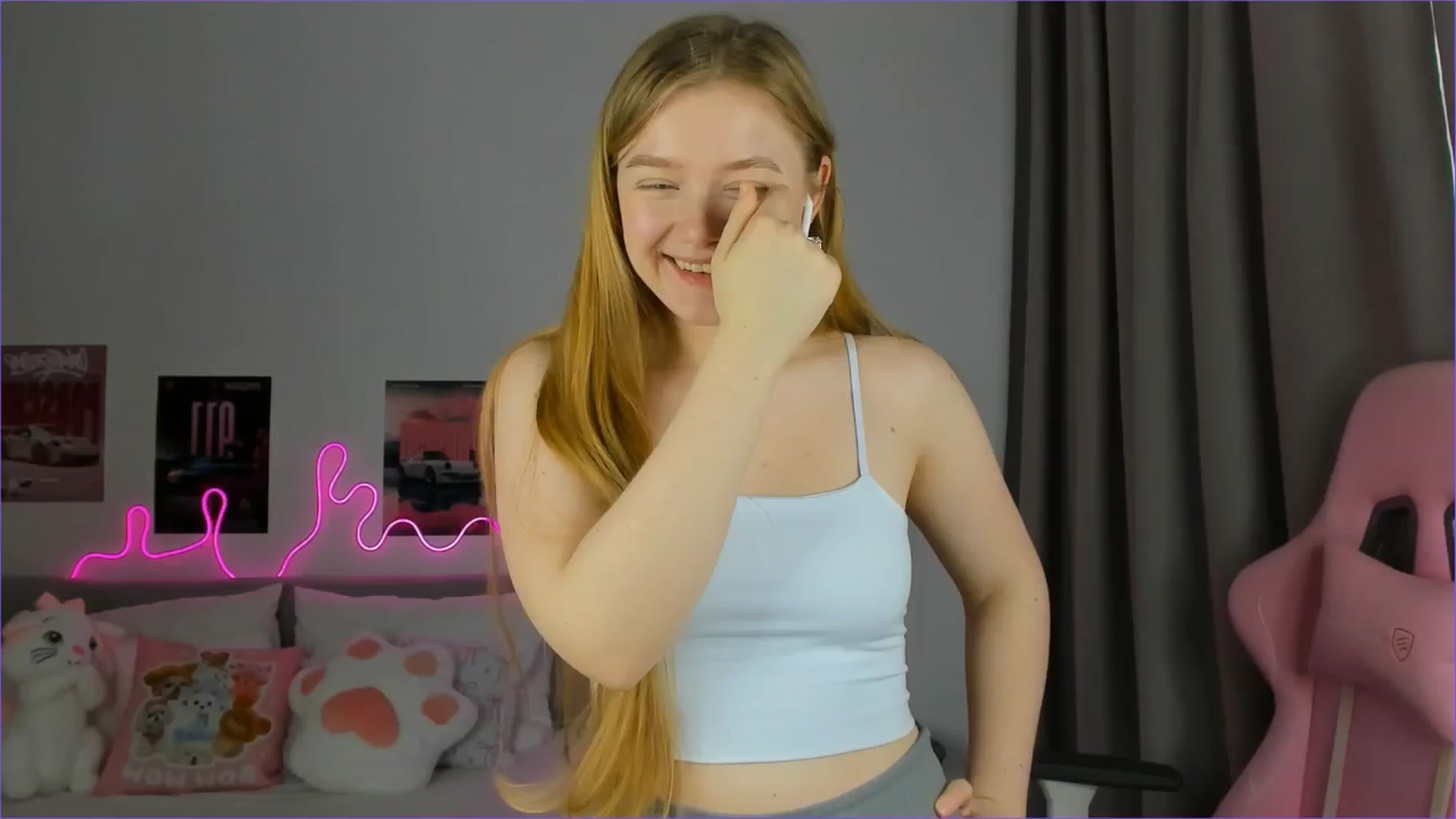 Gallery image thumbnail from Evievil's myfreecams stream on, 04/10/2026, 09:51 image 17 of 20