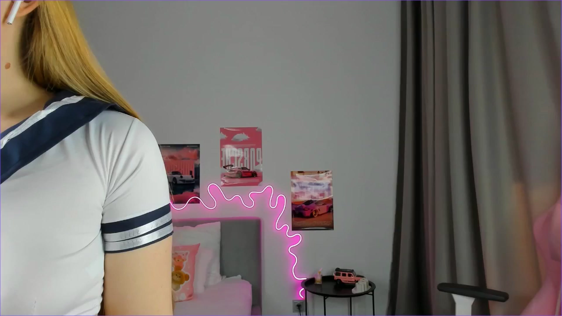 Gallery image thumbnail from Evievil's myfreecams stream on, 04/12/2026, 07:40 image 5 of 20
