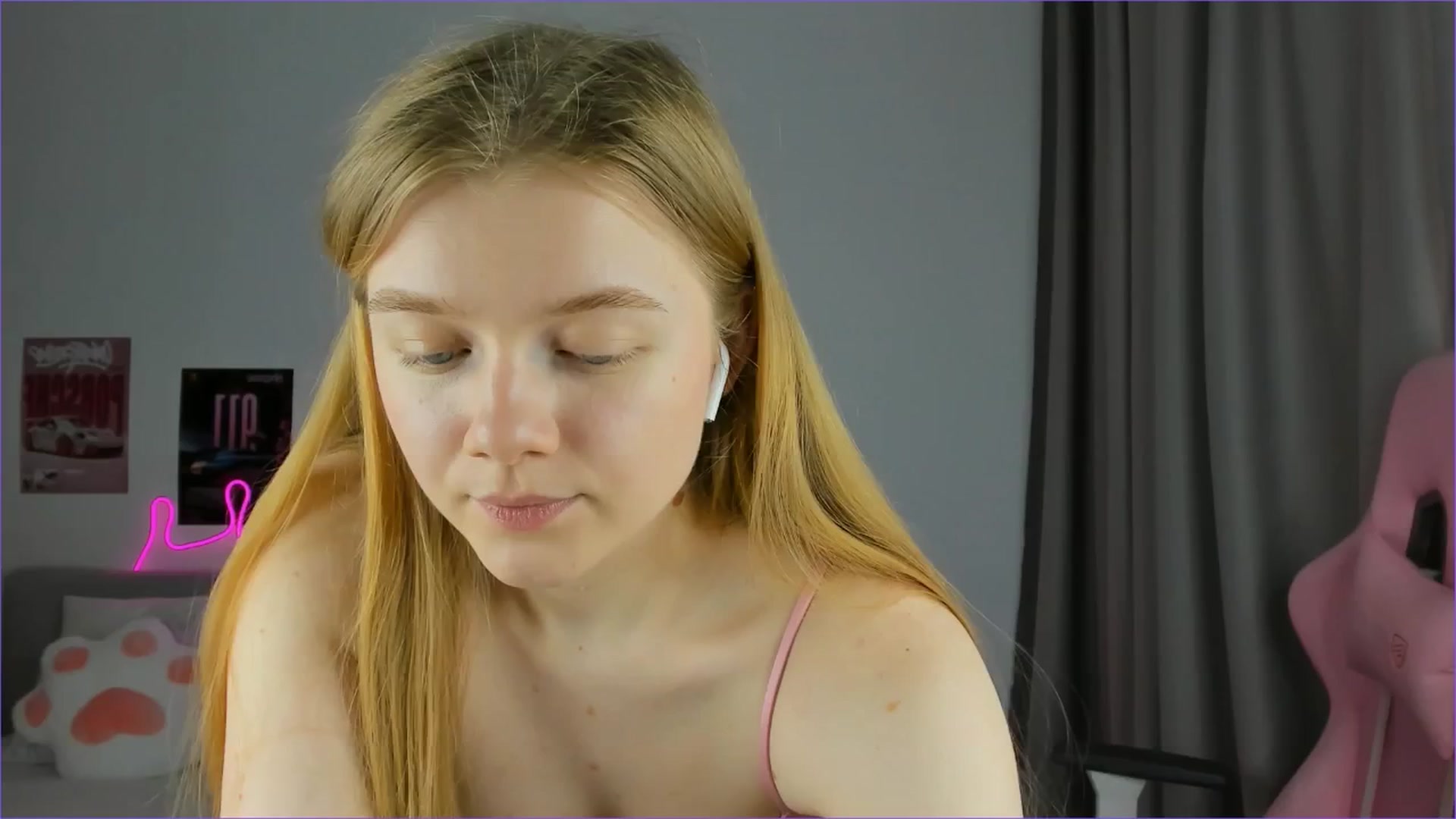 Gallery image thumbnail from Evievil's myfreecams stream on, 04/12/2026, 09:52 image 9 of 20