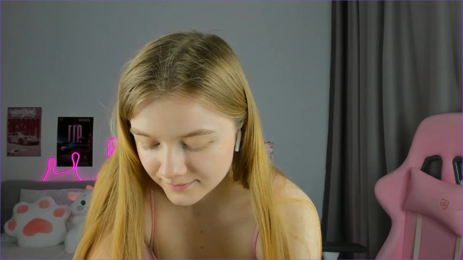 Gallery image thumbnail from Evievil's myfreecams stream on, 04/12/2026, 09:52 image 18 of 20