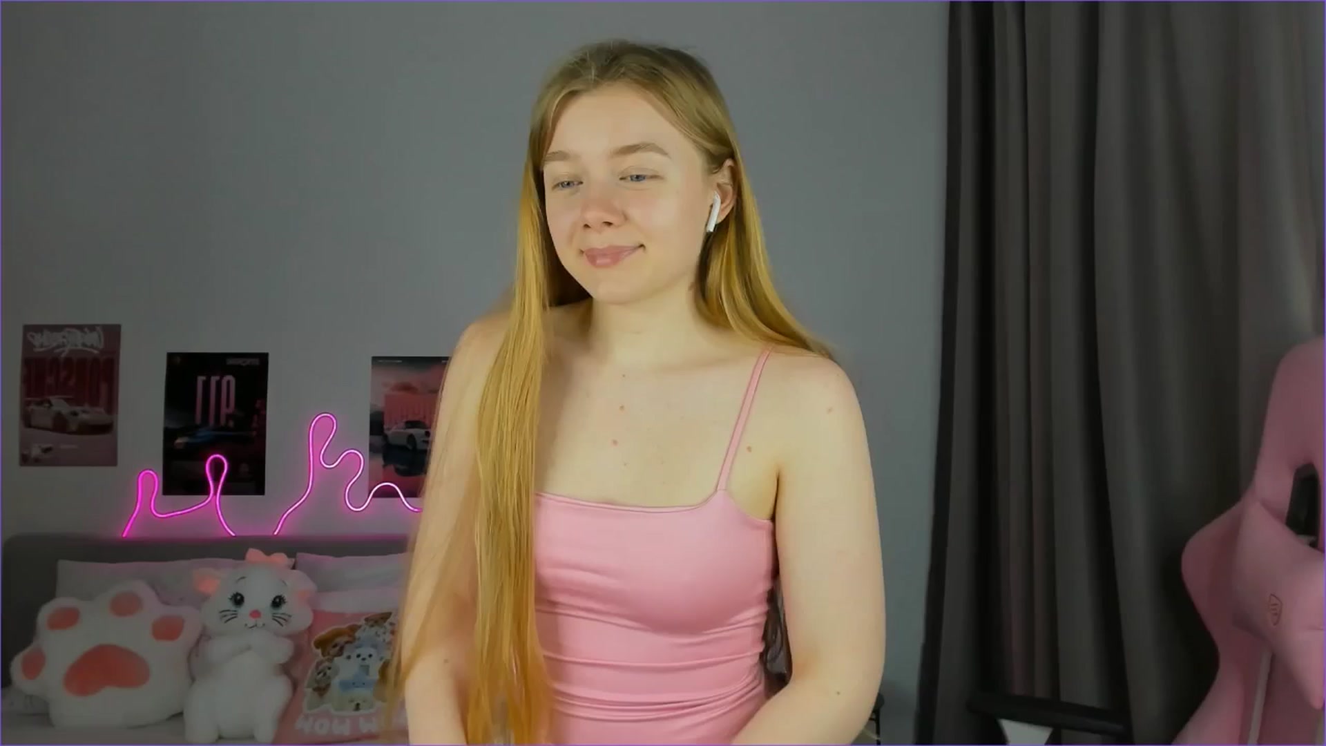 Gallery image thumbnail from Evievil's myfreecams stream on, 04/12/2026, 09:52 image 2 of 20
