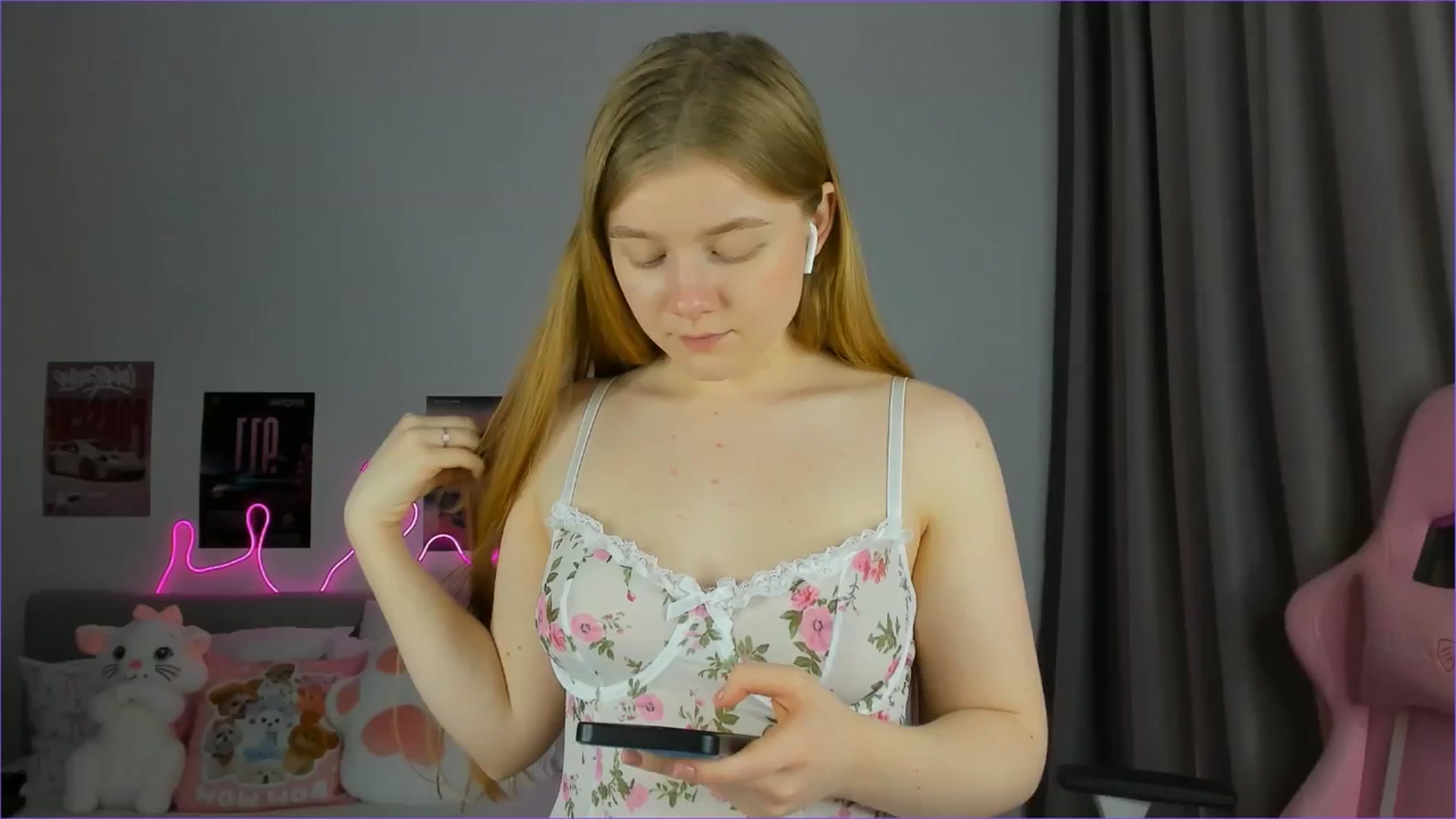 Gallery image thumbnail from Evievil's myfreecams stream on, 04/14/2026, 09:54 image 3 of 20