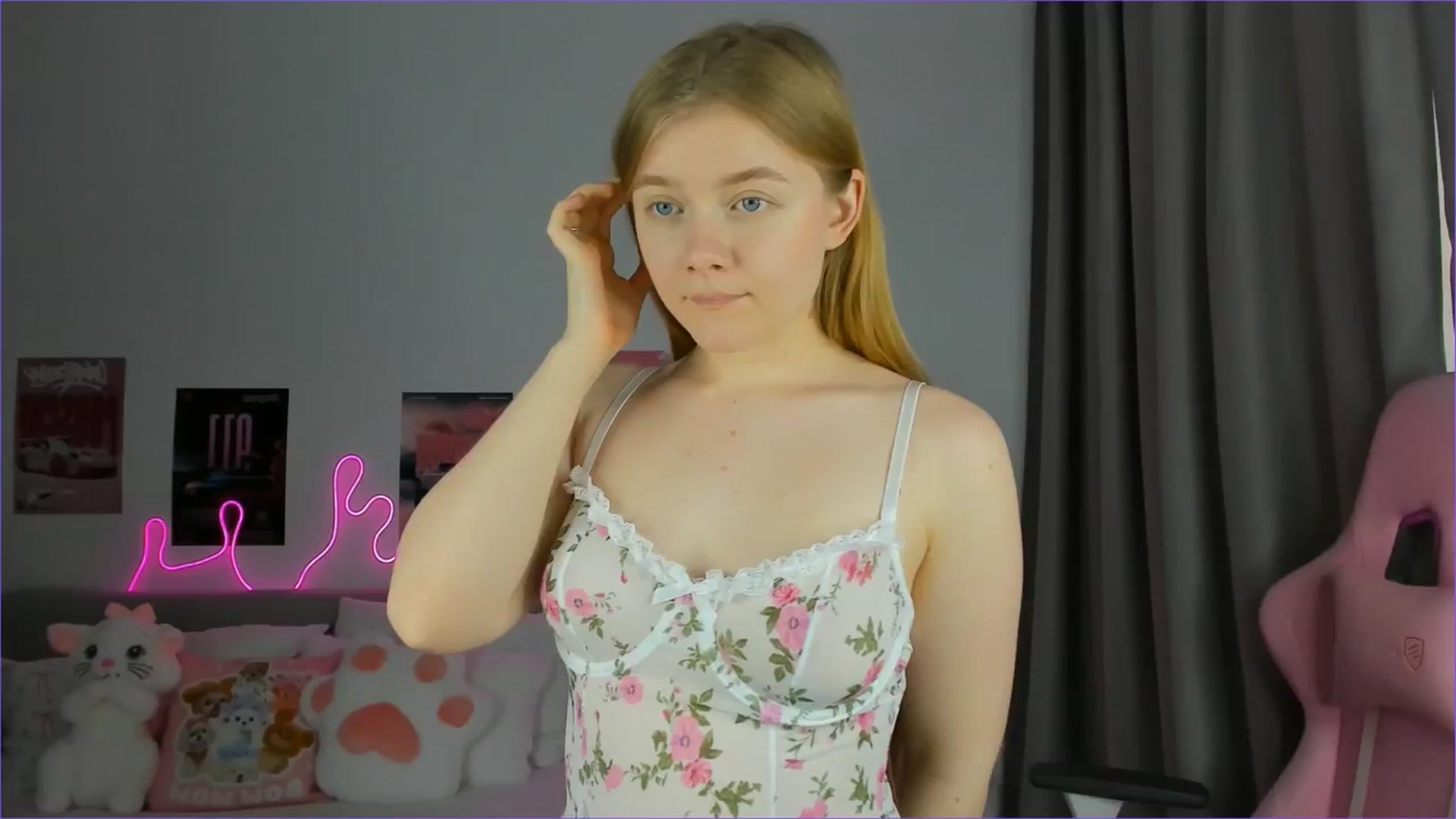 Gallery image thumbnail from Evievil's myfreecams stream on, 04/14/2026, 09:54 image 17 of 20