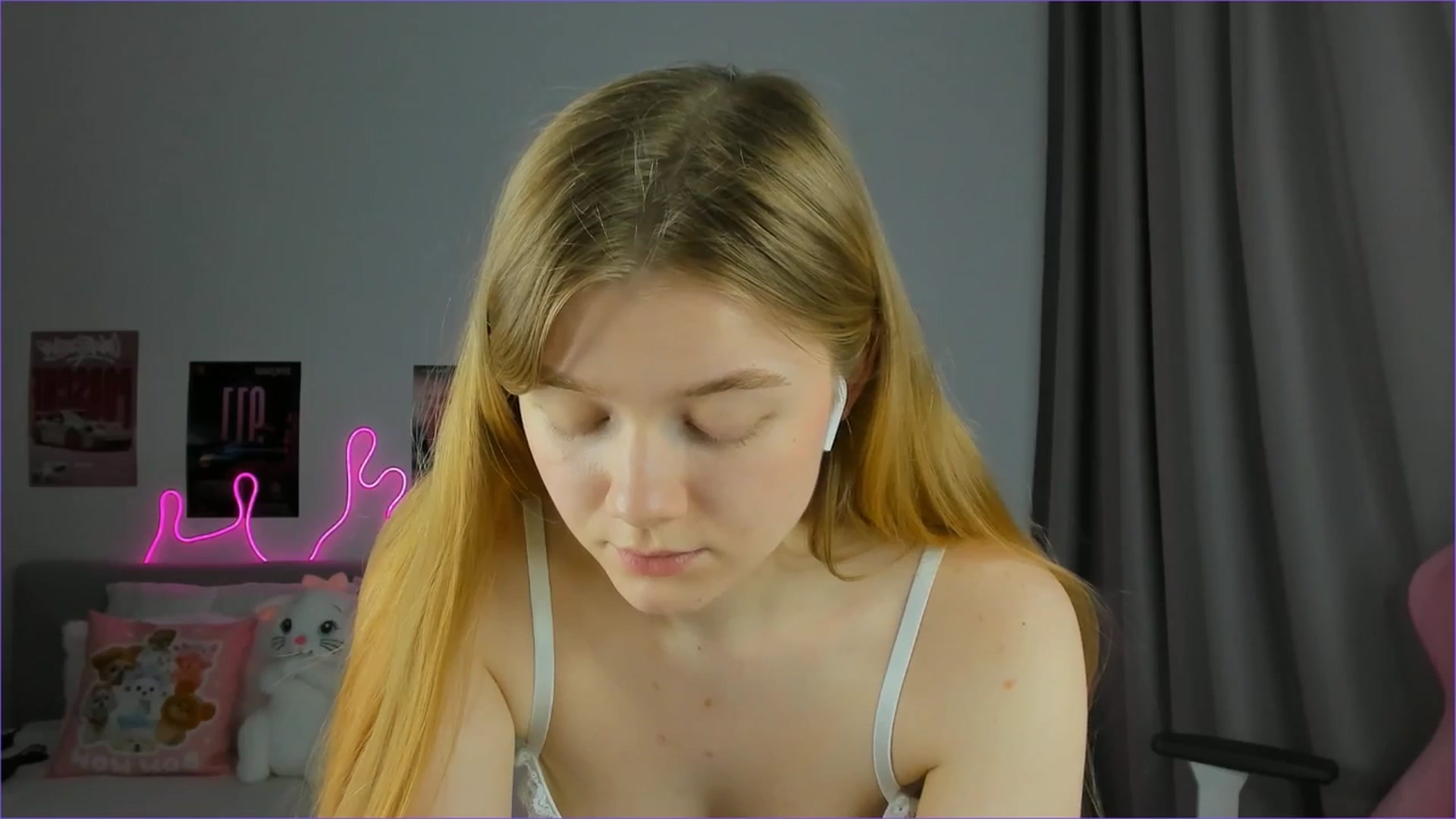 Gallery image thumbnail from Evievil's myfreecams stream on, 04/15/2026, 09:15 image 12 of 20