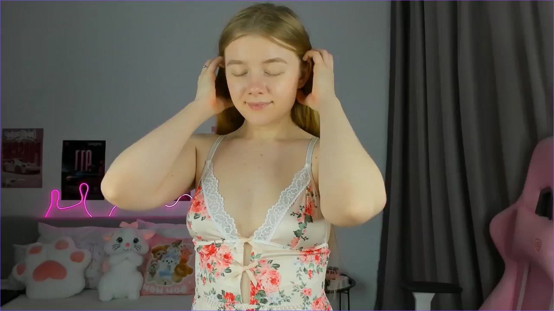 Gallery image thumbnail from Evievil's myfreecams stream on, 04/18/2026, 09:36 image 4 of 20
