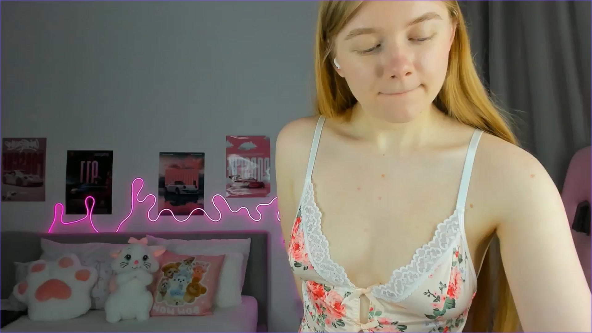 Gallery image thumbnail from Evievil's myfreecams stream on, 04/18/2026, 09:36 image 5 of 20