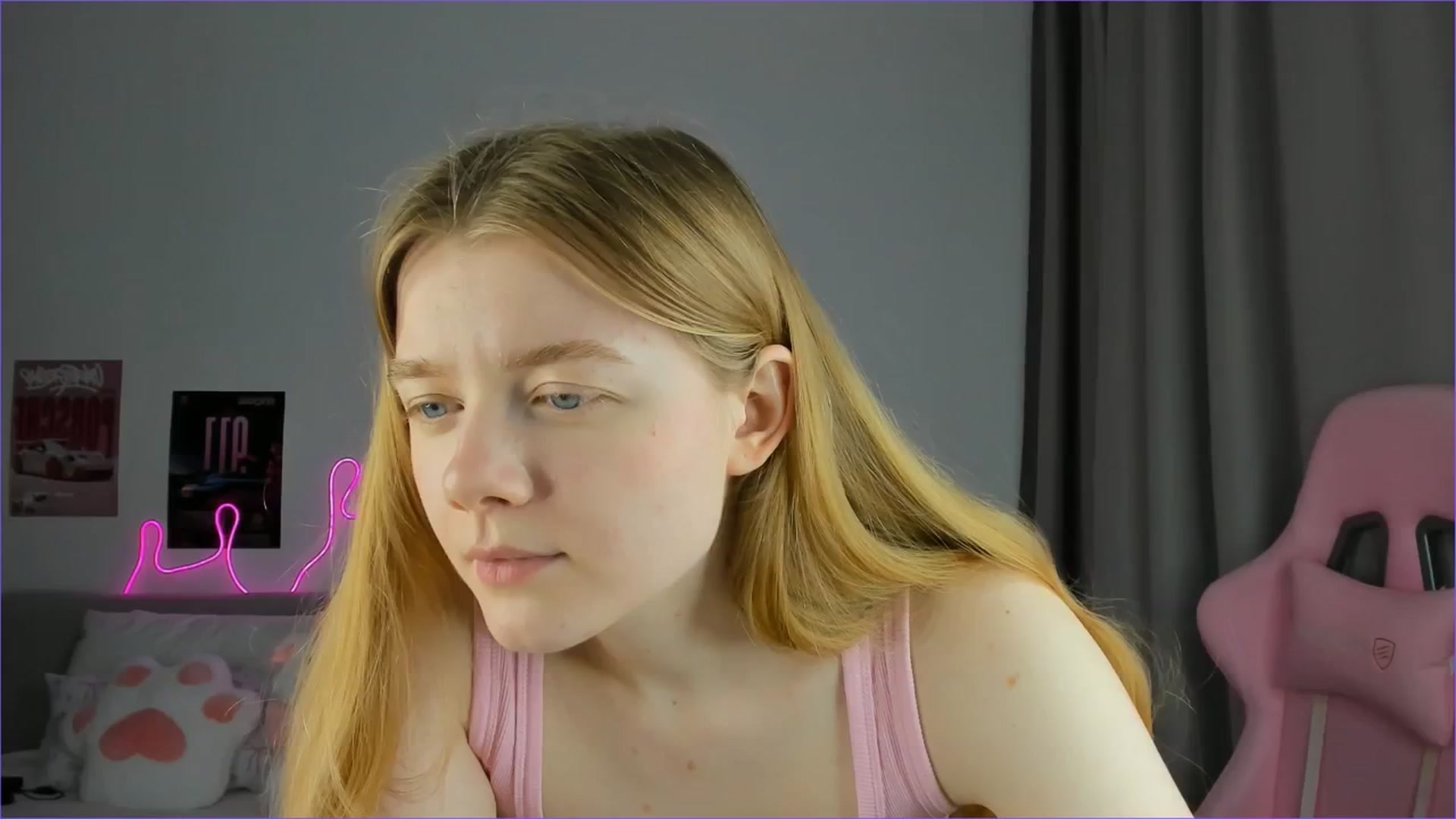 Gallery image thumbnail from Evievil's myfreecams stream on, 04/19/2026, 08:27 image 16 of 20