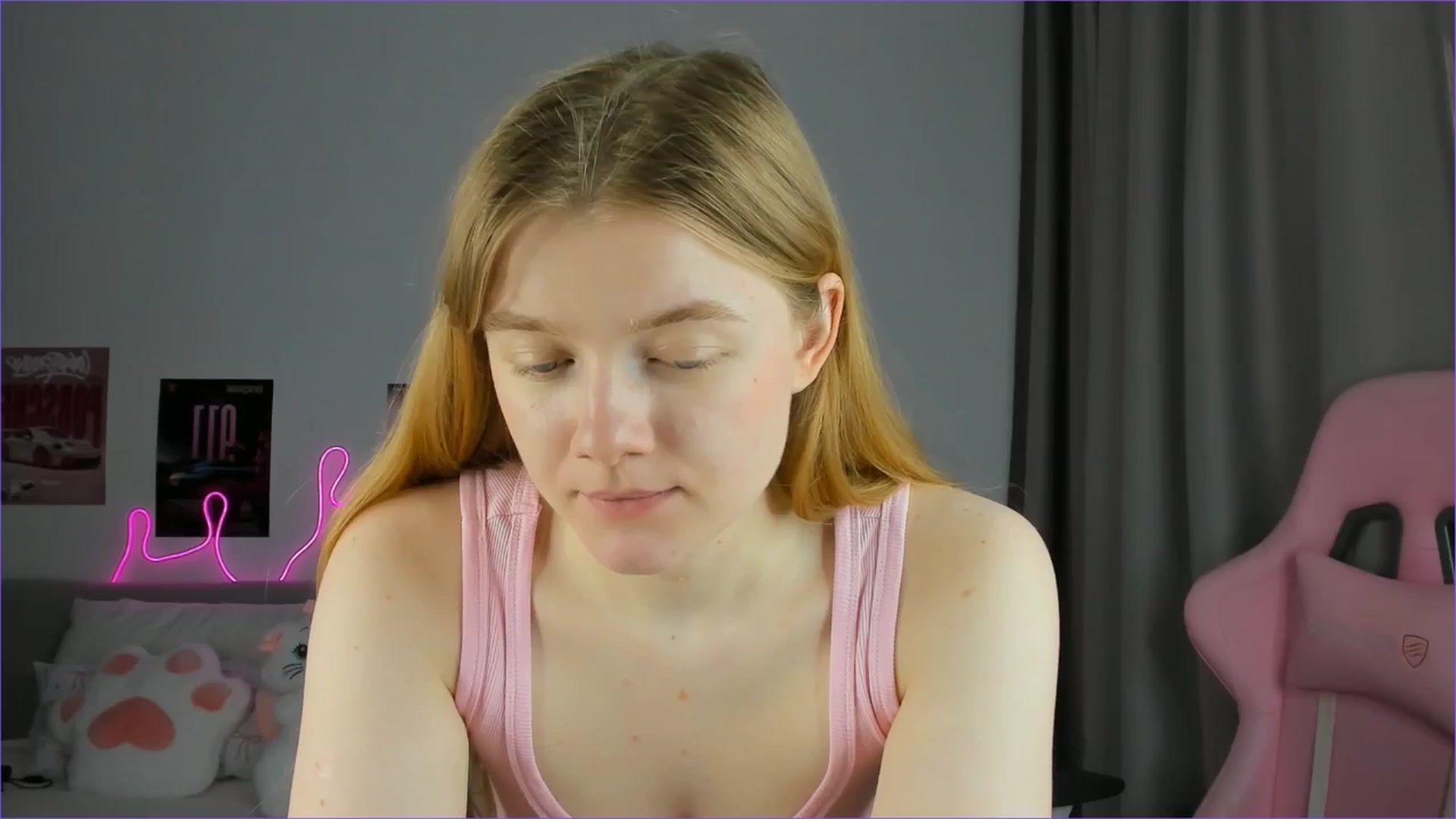 Gallery image thumbnail from Evievil's myfreecams stream on, 04/19/2026, 08:27 image 6 of 20