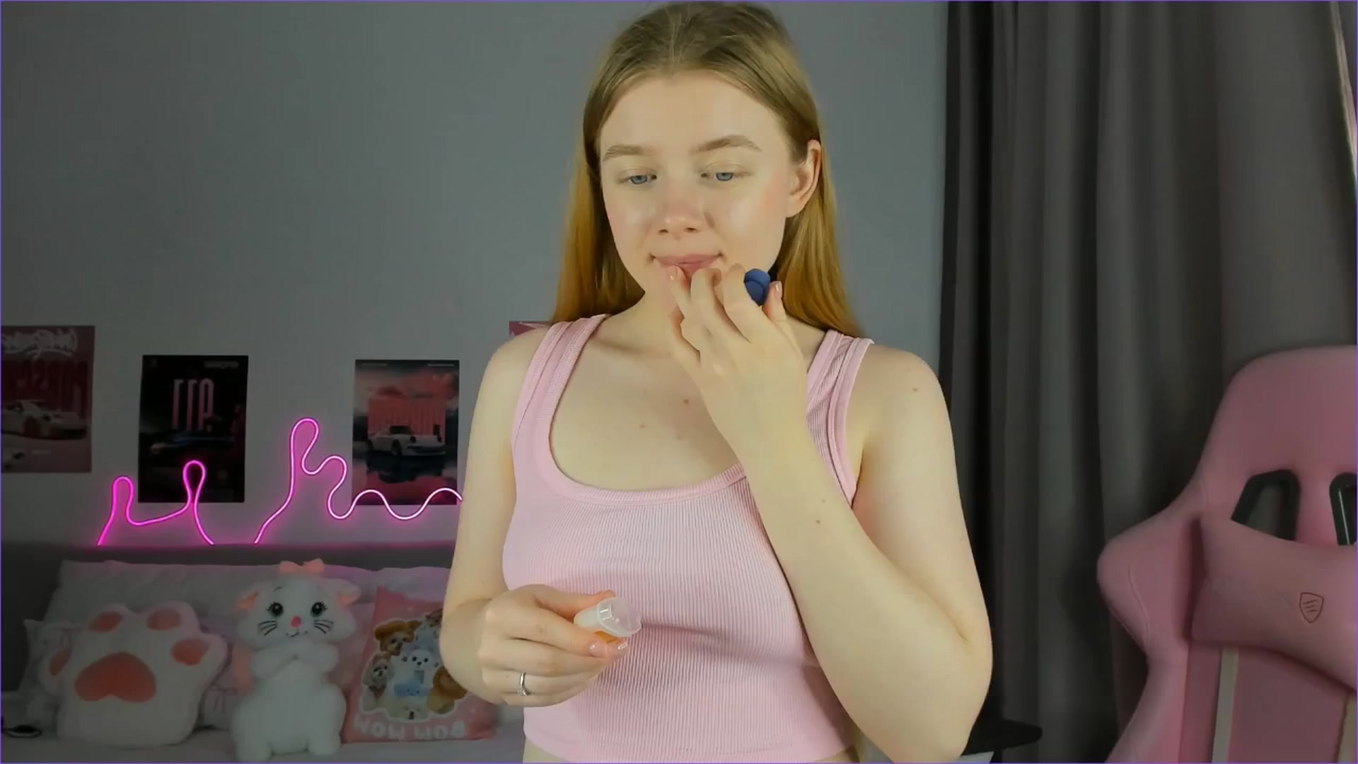 Gallery image thumbnail from Evievil's myfreecams stream on, 04/19/2026, 08:27 image 3 of 20